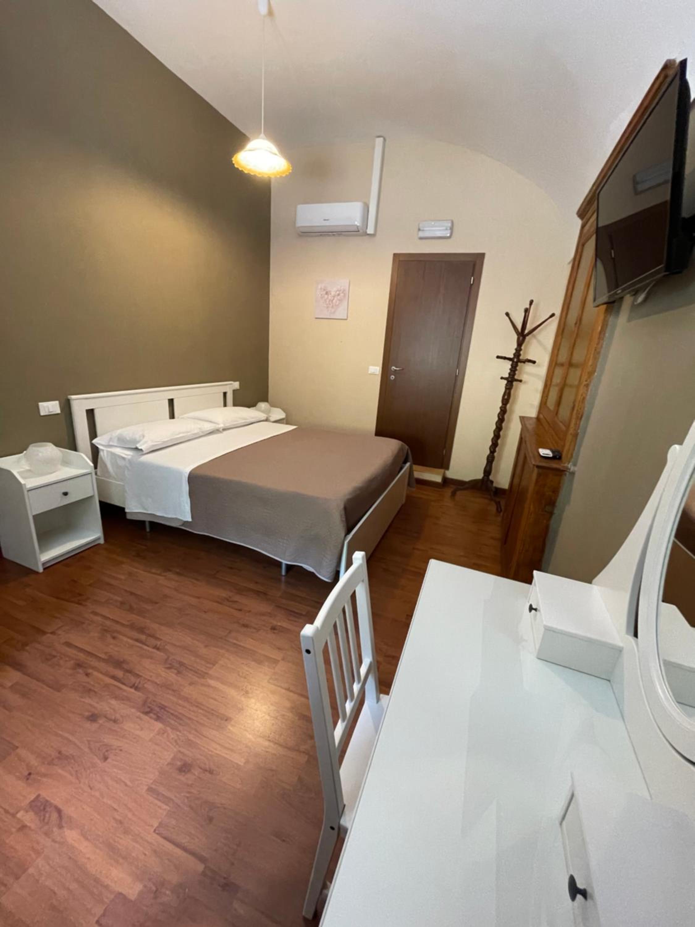 Large Double Room photo 1