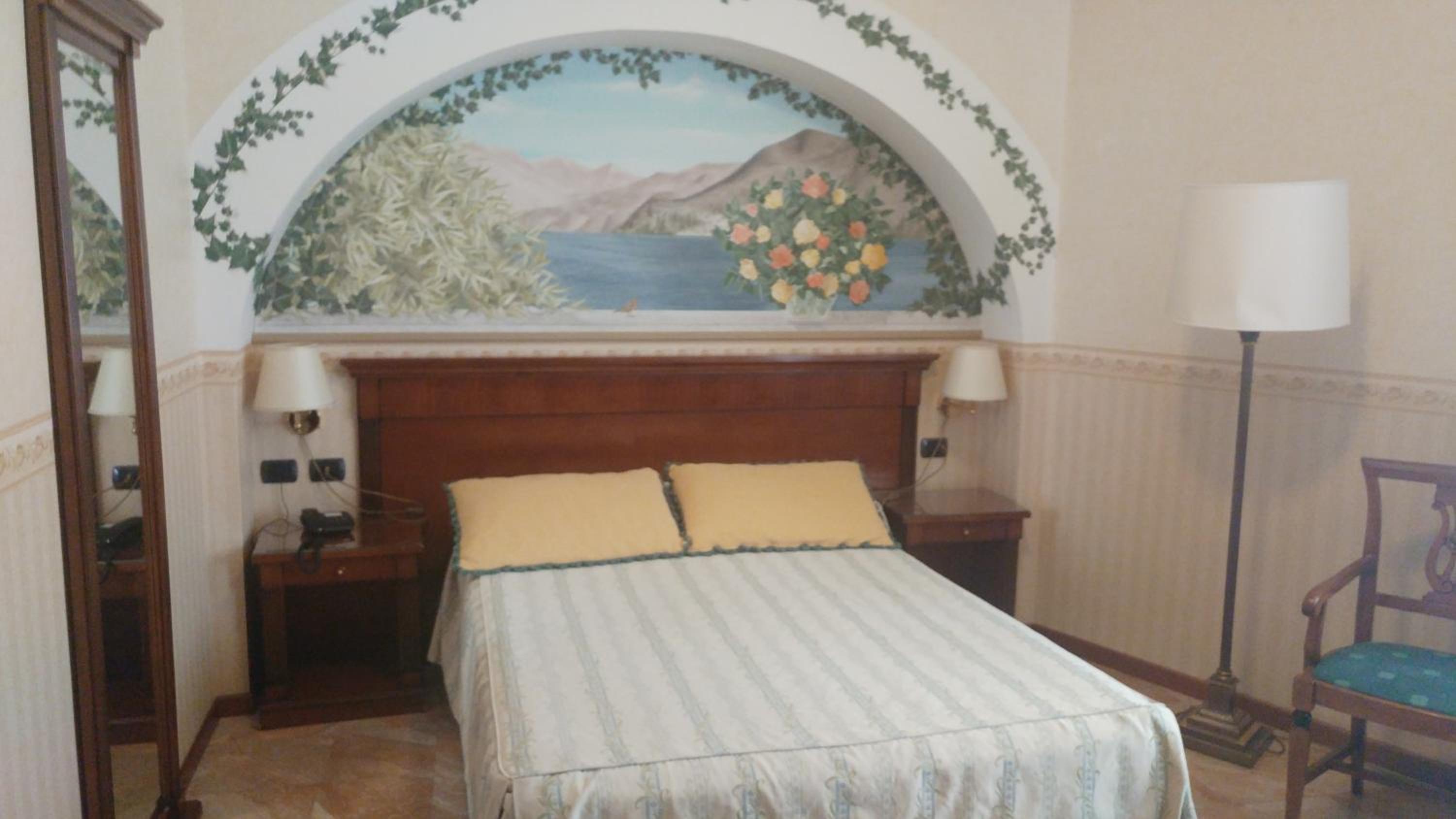 Budget Double Room thumbnail 6