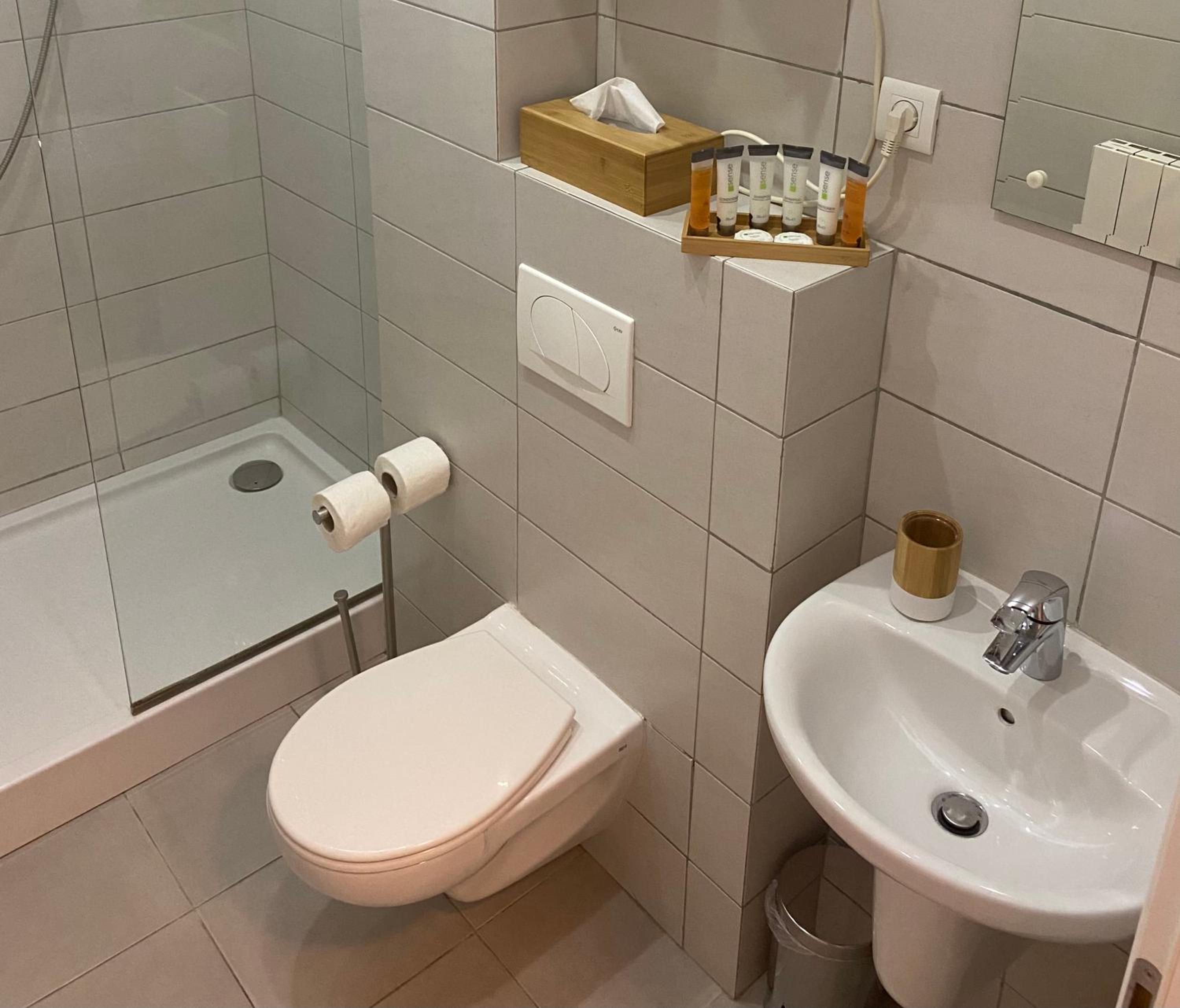 One-Bedroom Apartment - Photo 17