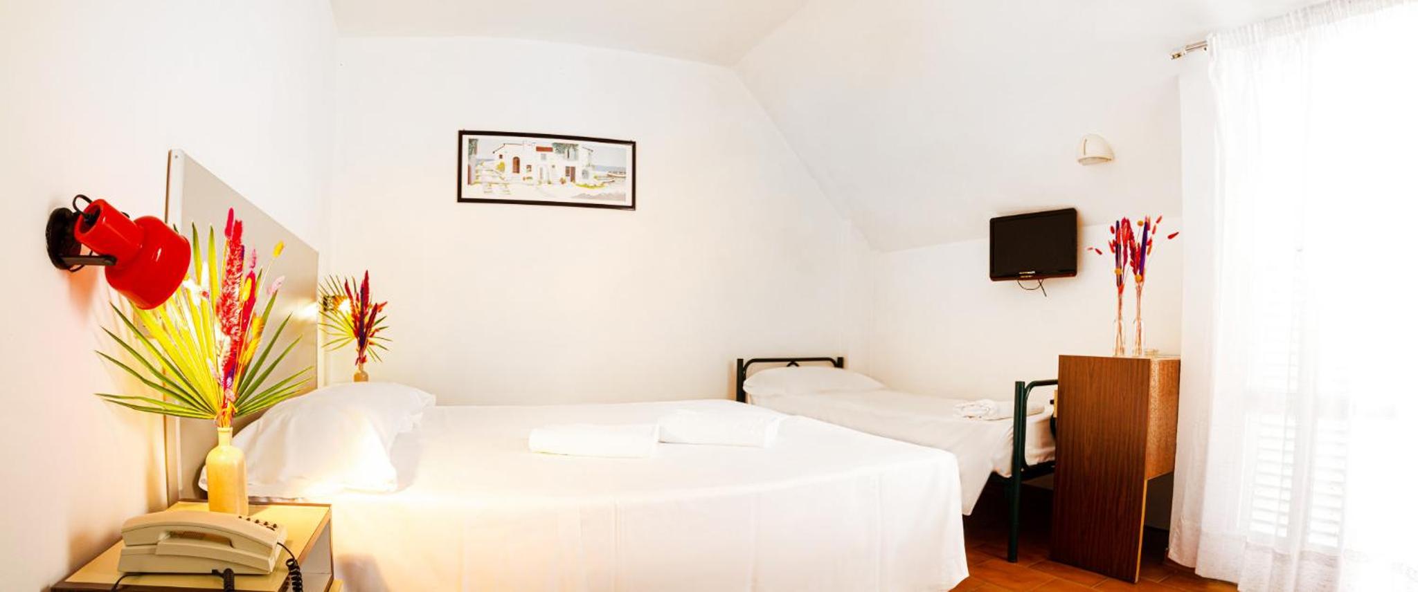 Economy Double Room - Photo 5