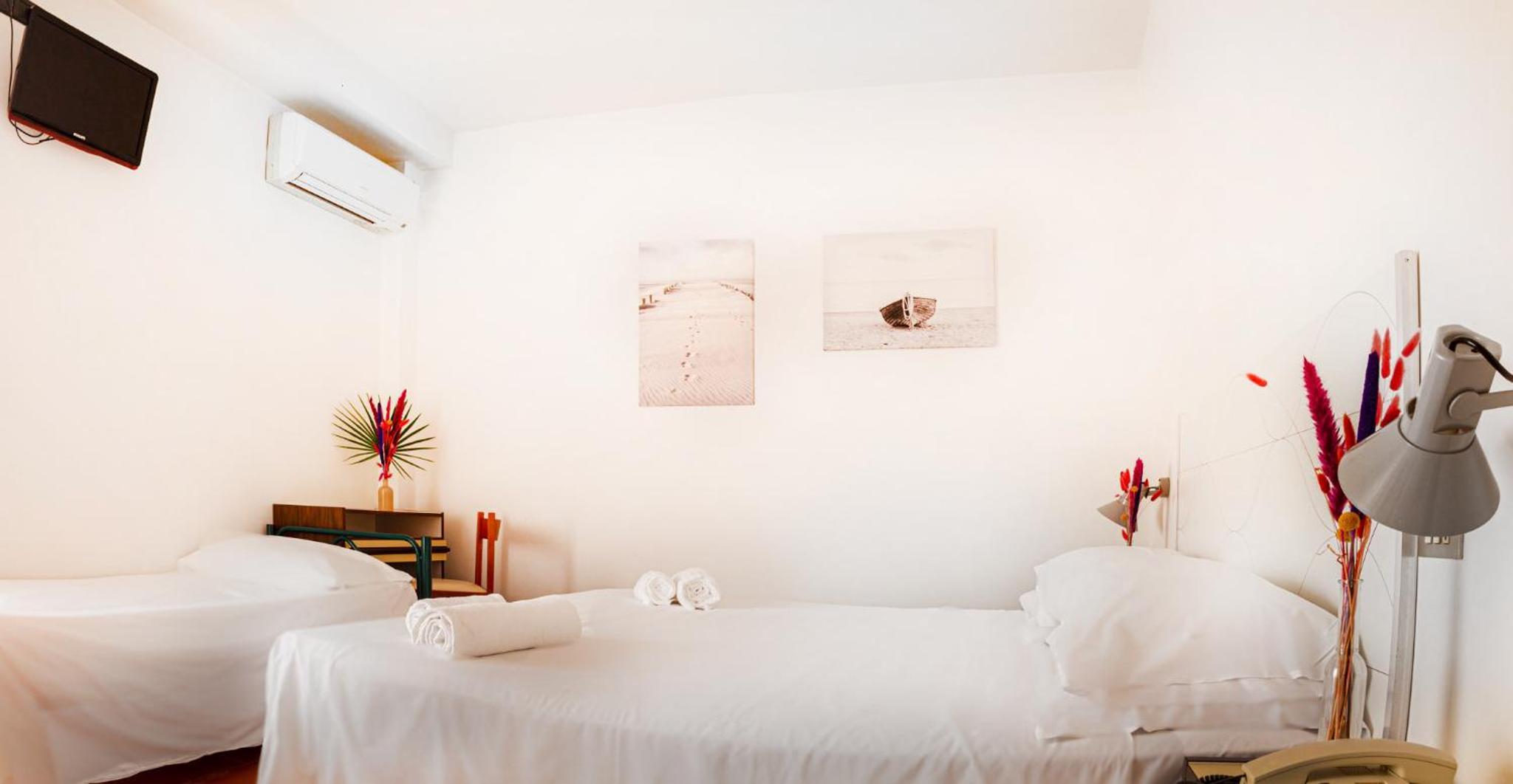 Economy Double Room - Photo 6