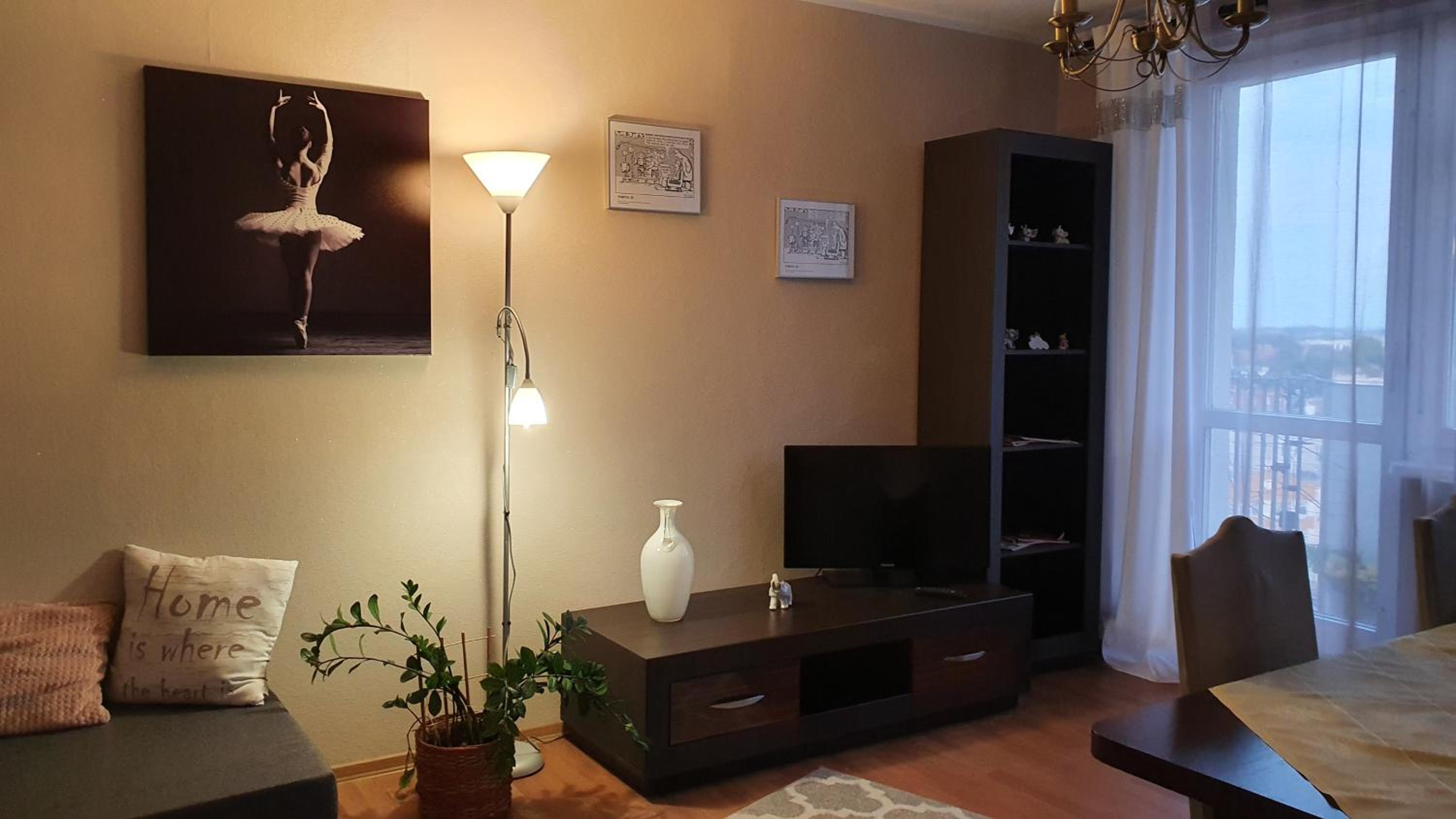 One-Bedroom Apartment - Photo 6