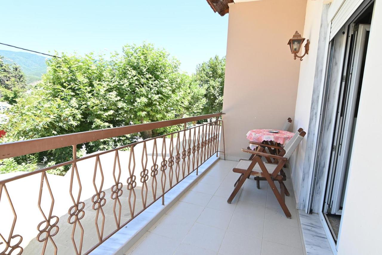 Apartment with Balcony photo 3