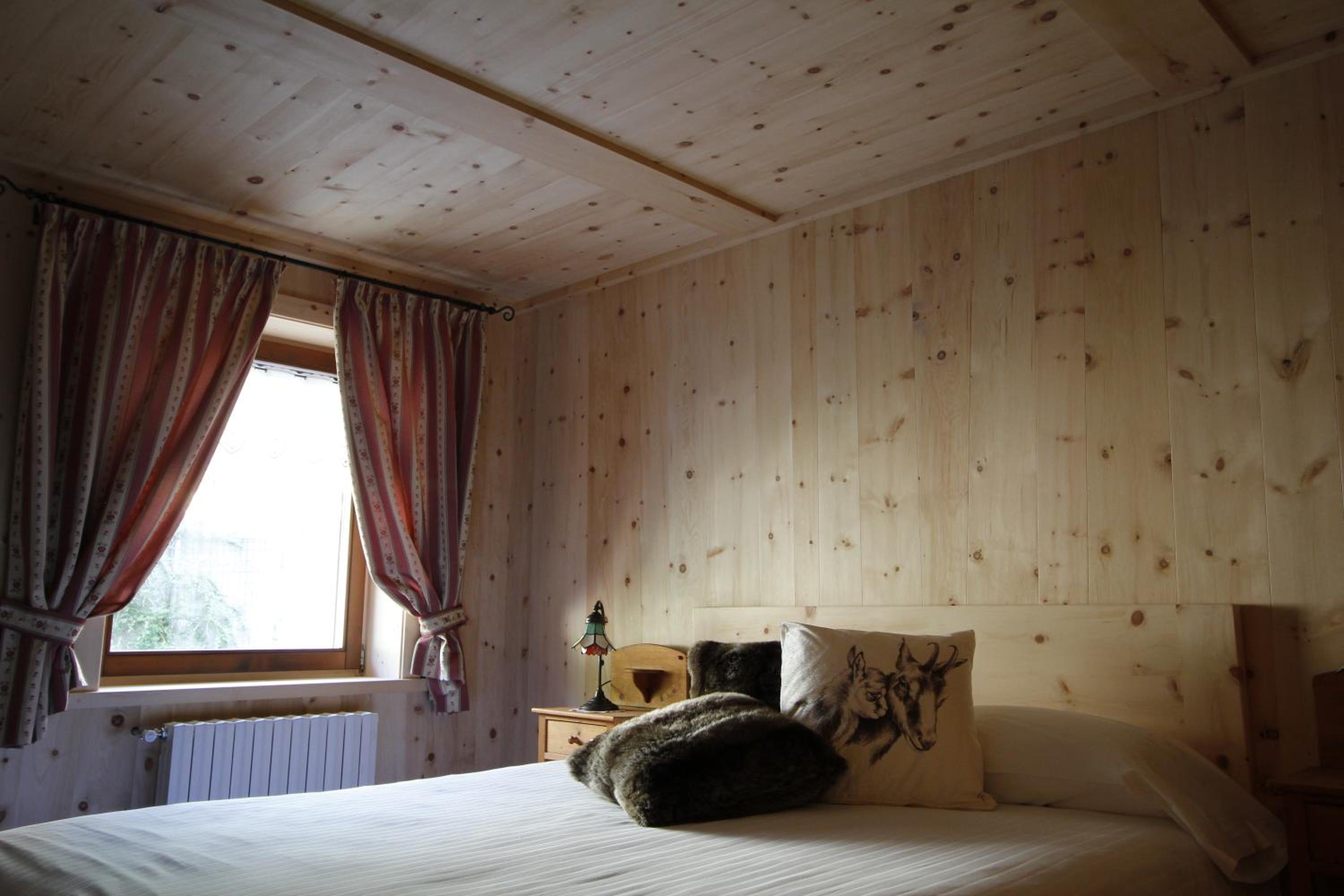 One-Bedroom Apartment - Photo 1