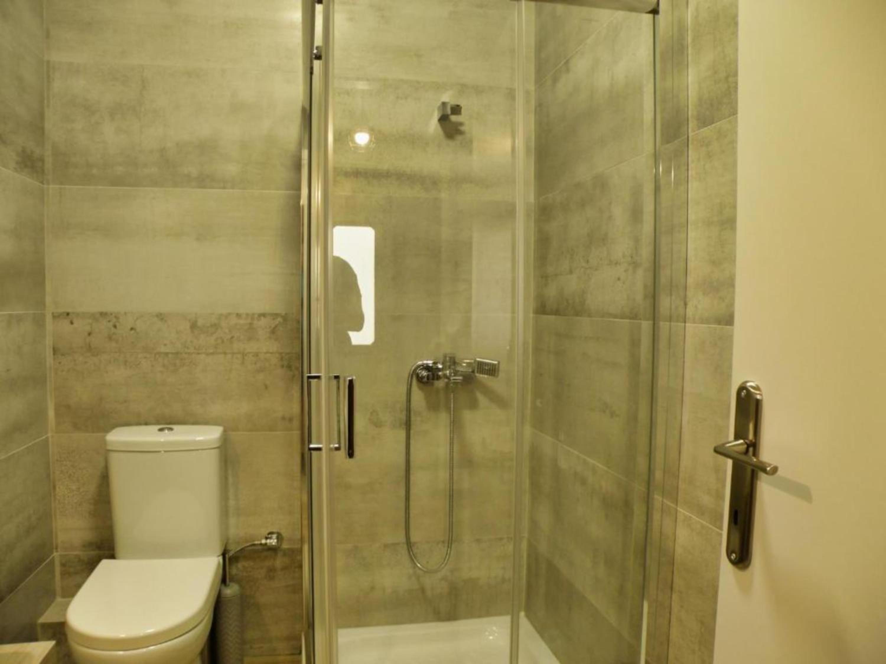 One-Bedroom Apartment - Photo 6