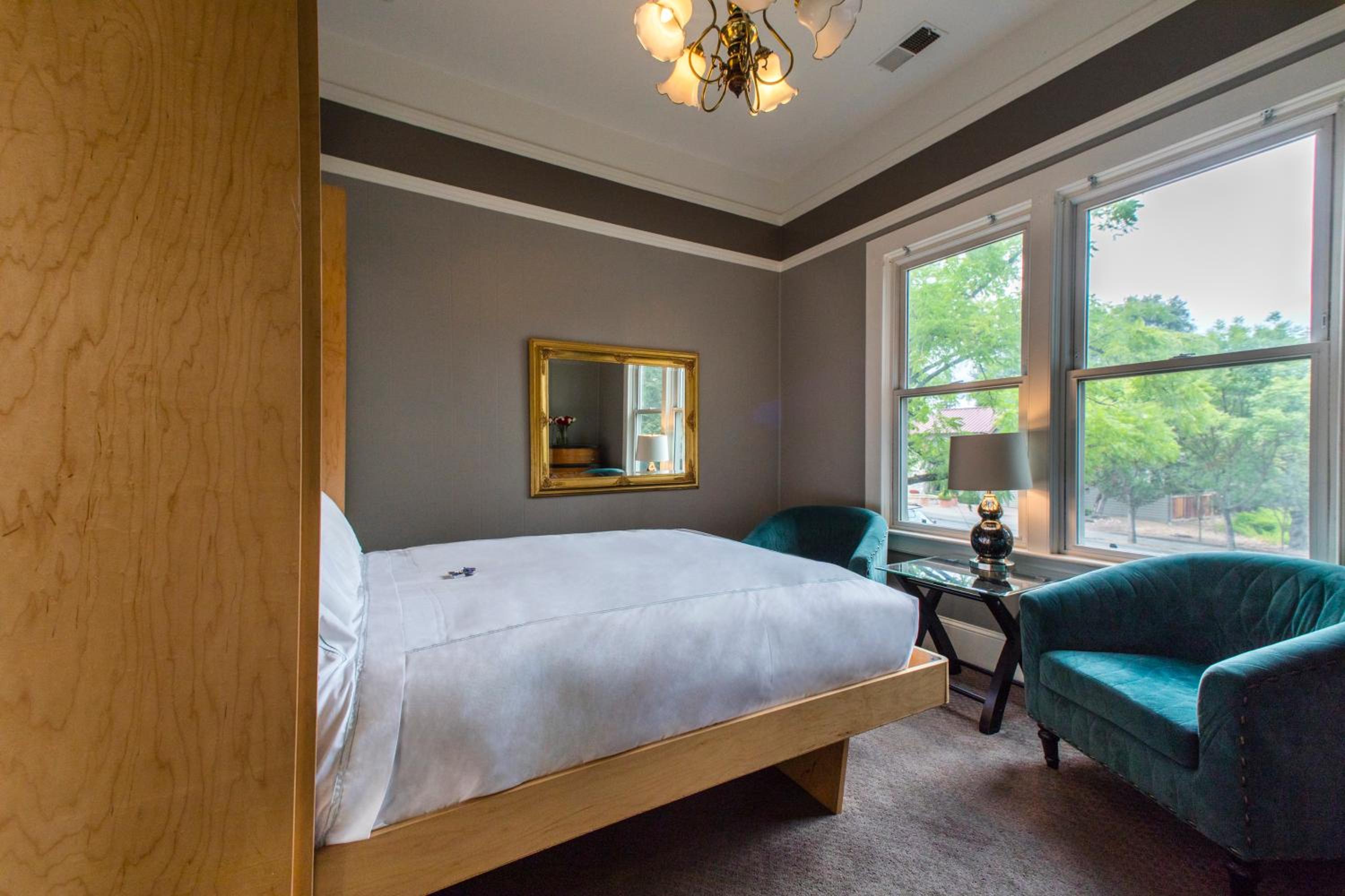 Deluxe Suite photo 2