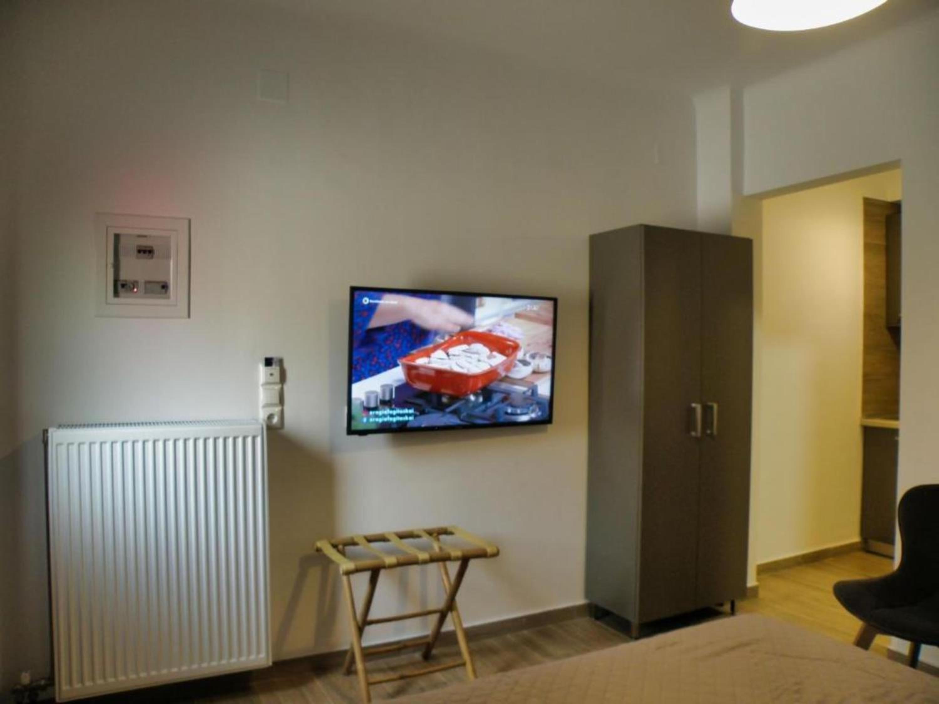 One-Bedroom Apartment - Photo 1