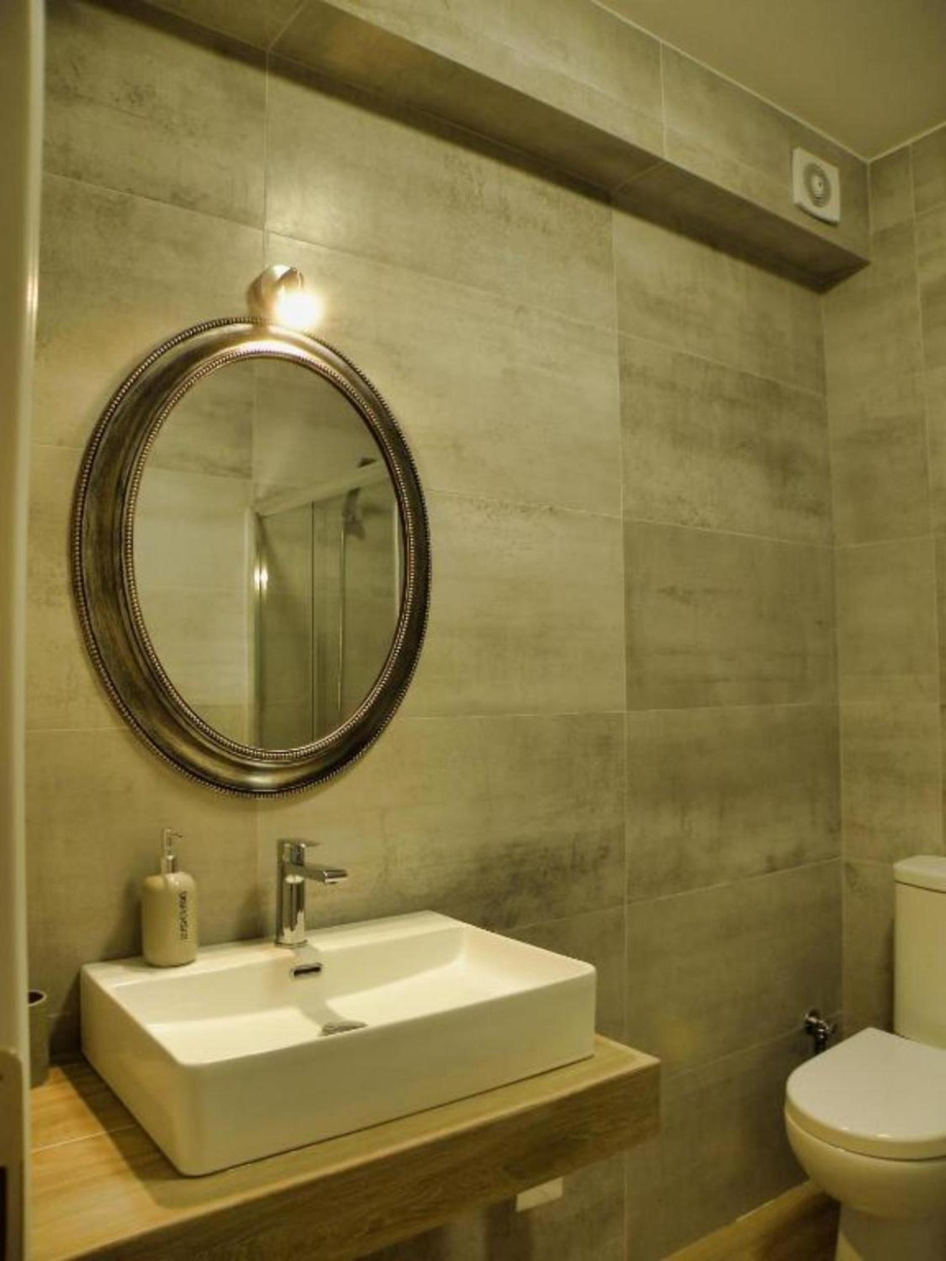One-Bedroom Apartment - Photo 13
