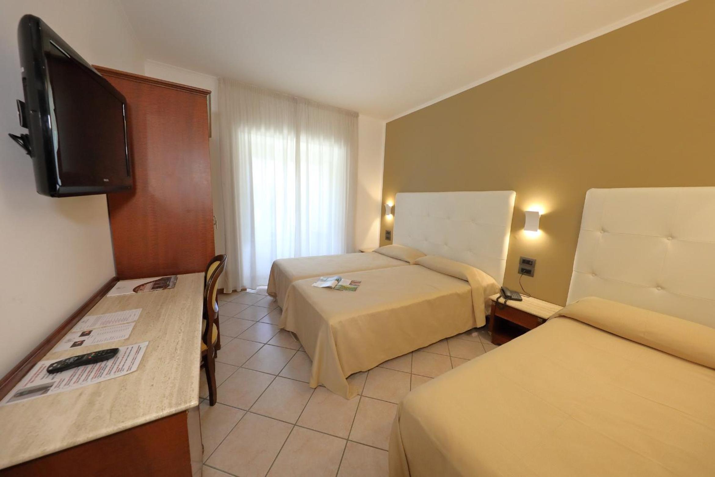 Comfort Triple Room with Spa Access - Photo 1