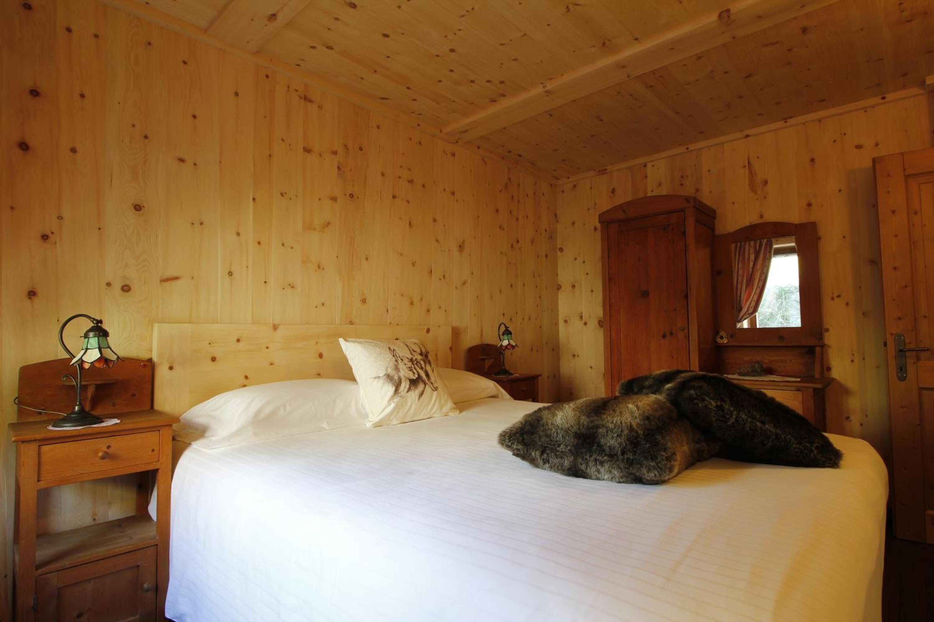 One-Bedroom Apartment - Photo 3