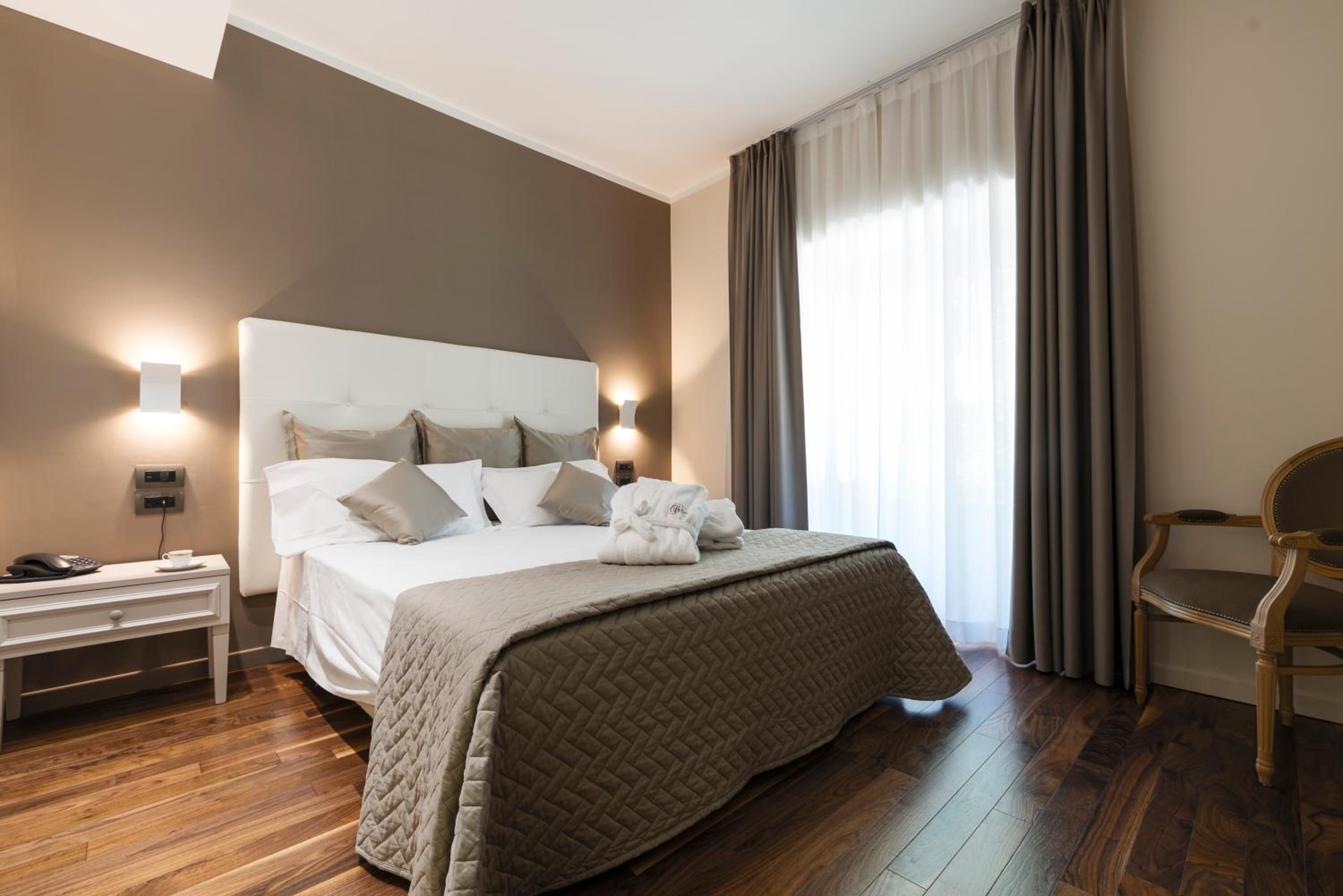 Suite with Spa Access - Photo 2