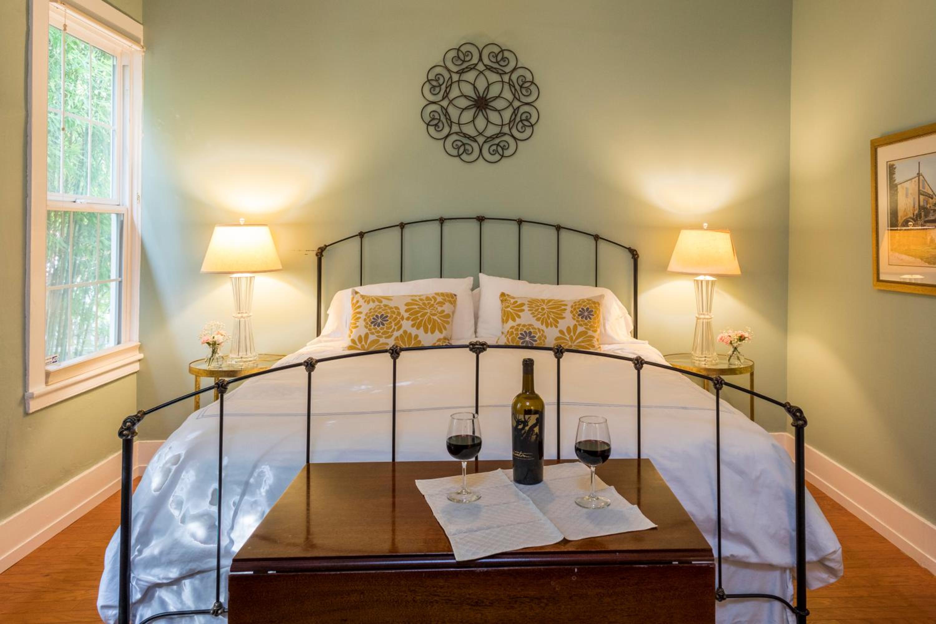 Deluxe King Room photo 1