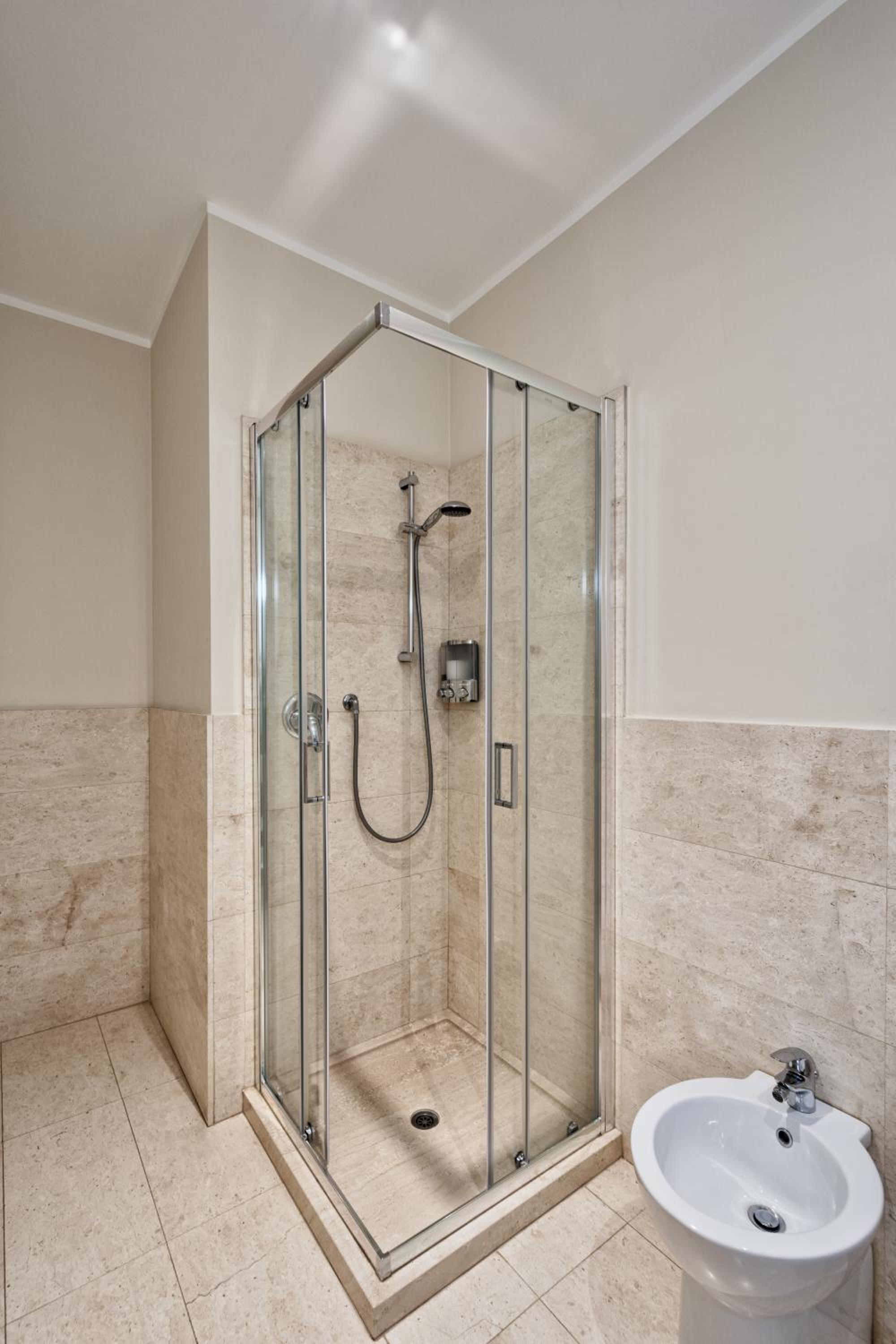 Three-Bedroom Apartment - Photo 26