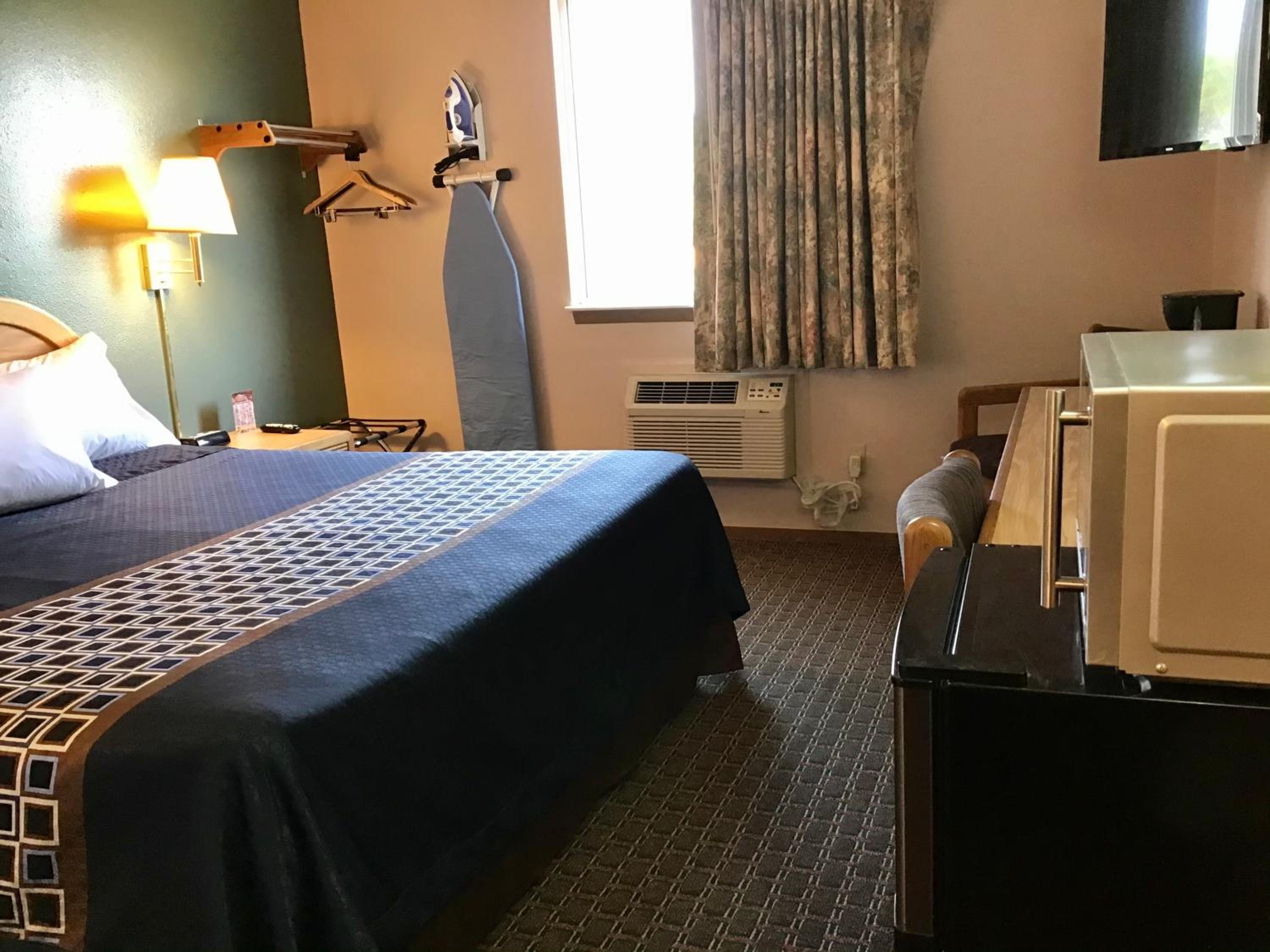 King Room - Mobility Access/Non-Smoking