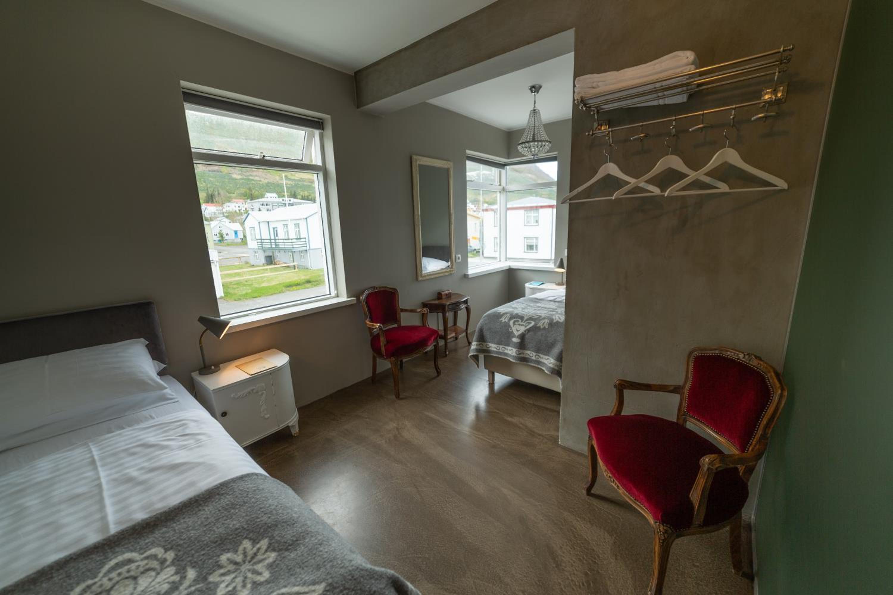 Twin Room - Photo 3