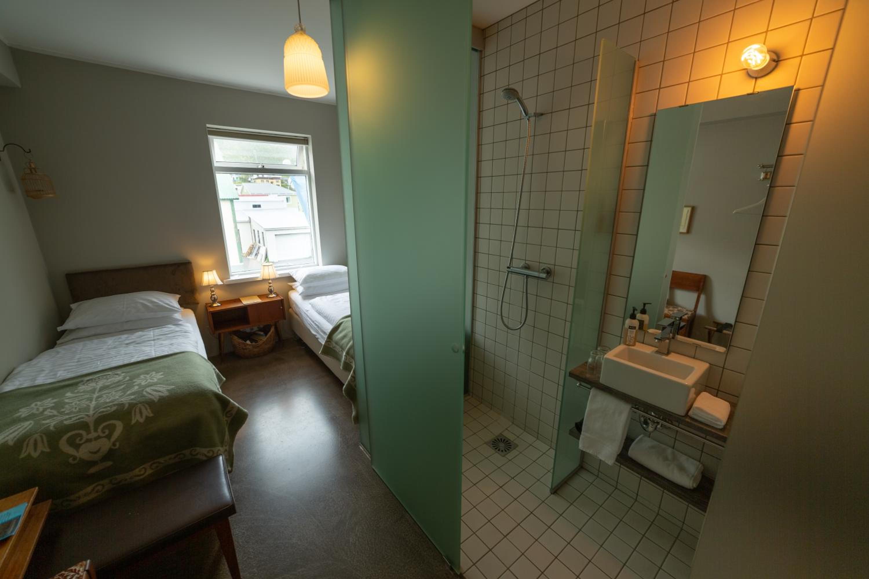 Twin Room - Photo 2