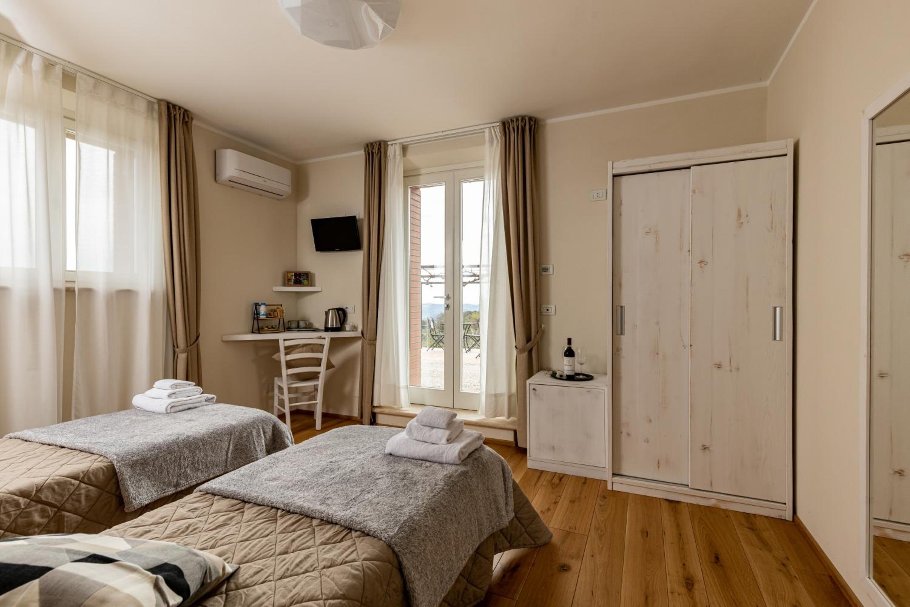 Deluxe Double or Twin Room - Photo 2