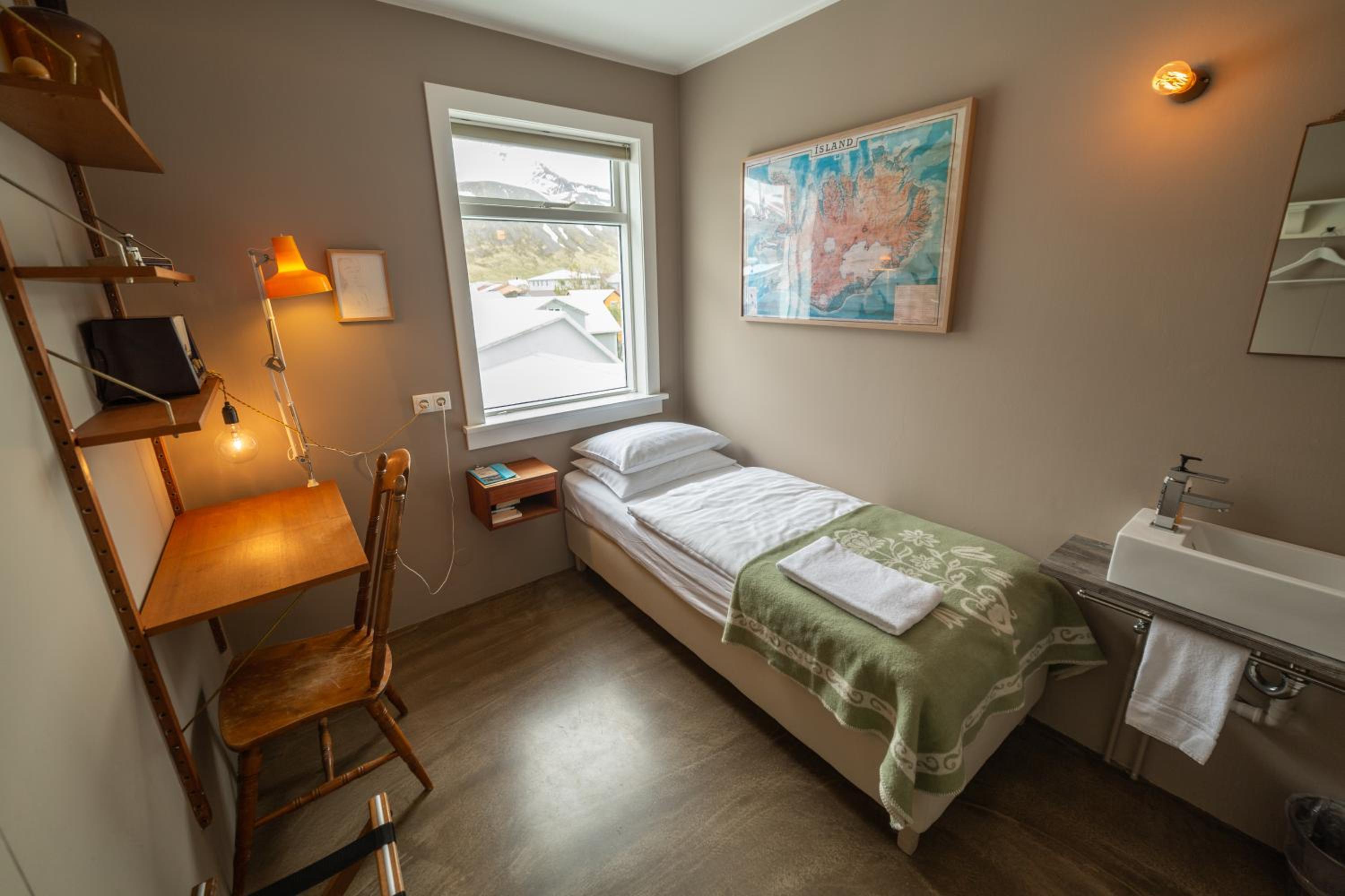 Single Room with Shared Bathroom photo 1