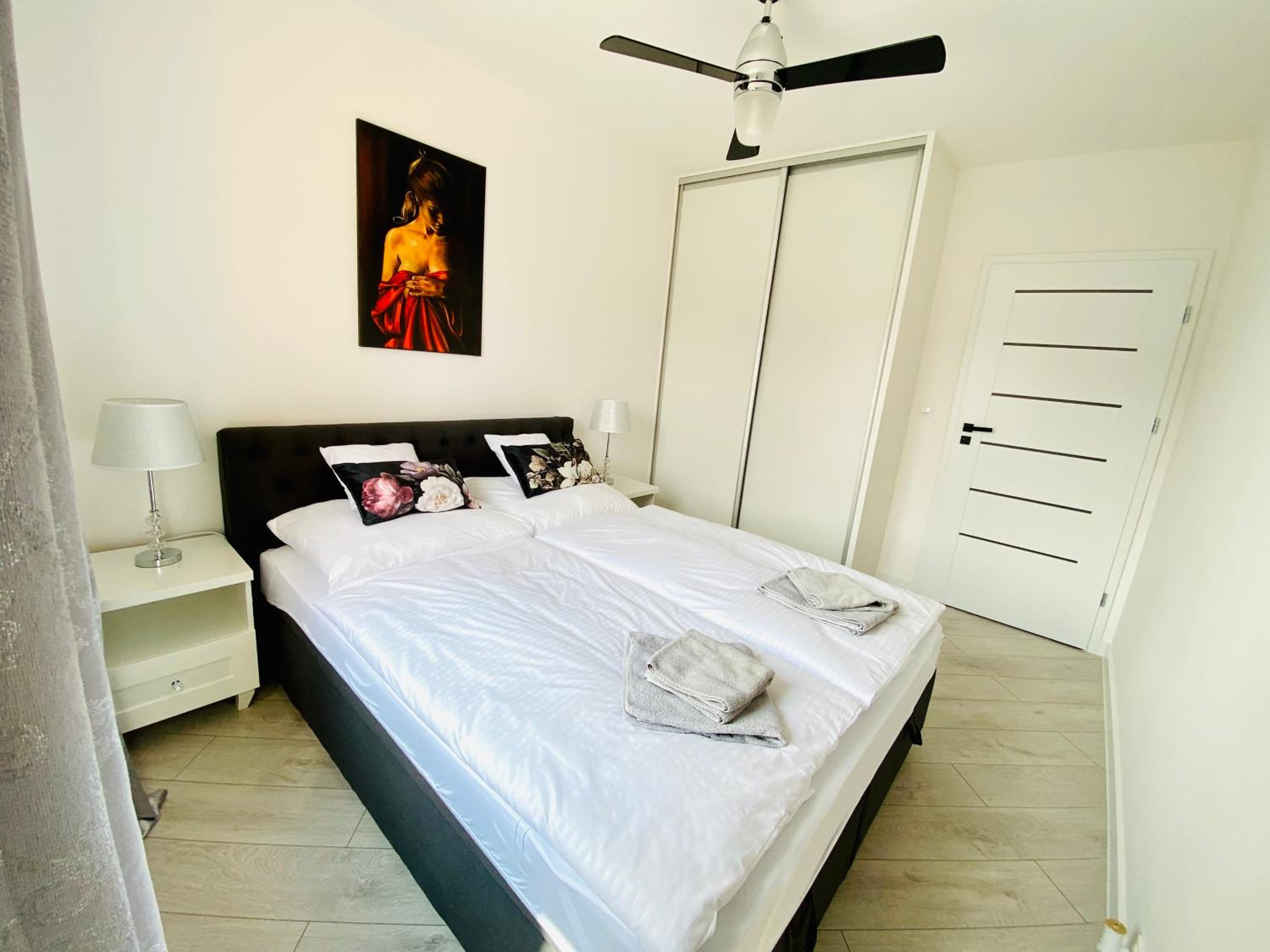 One-Bedroom Apartment photo 2