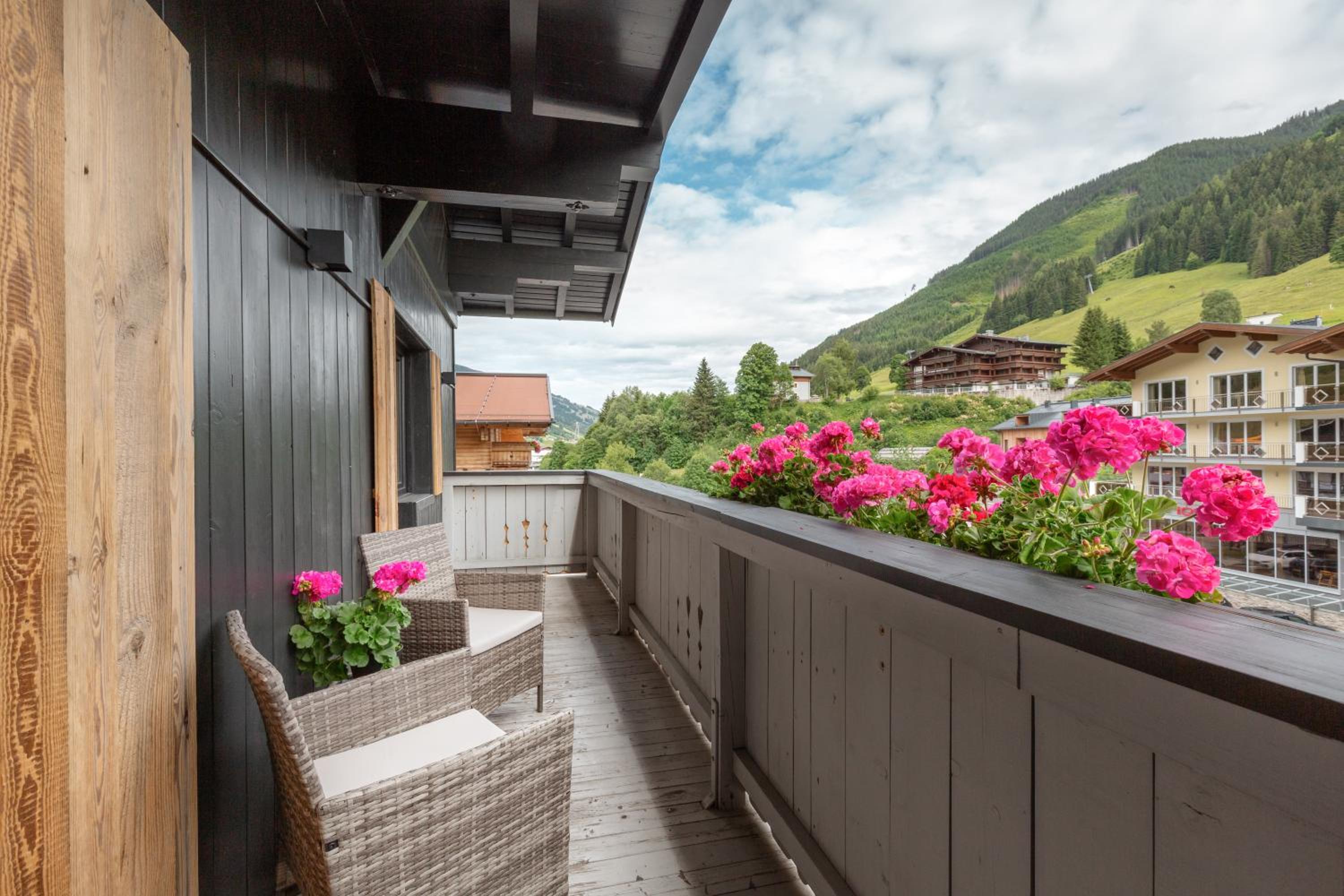 Double Room with Balcony - Photo 2