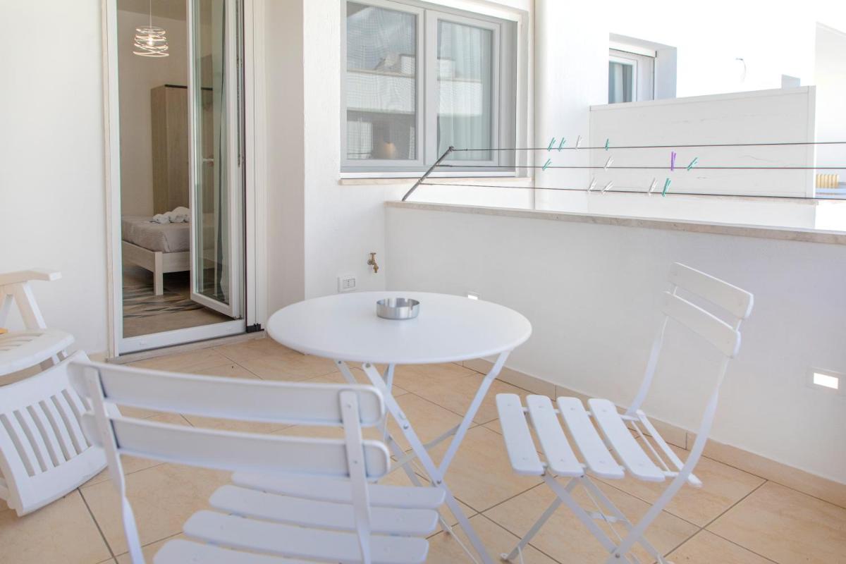 Double Room with Private Bathroom - Photo 18