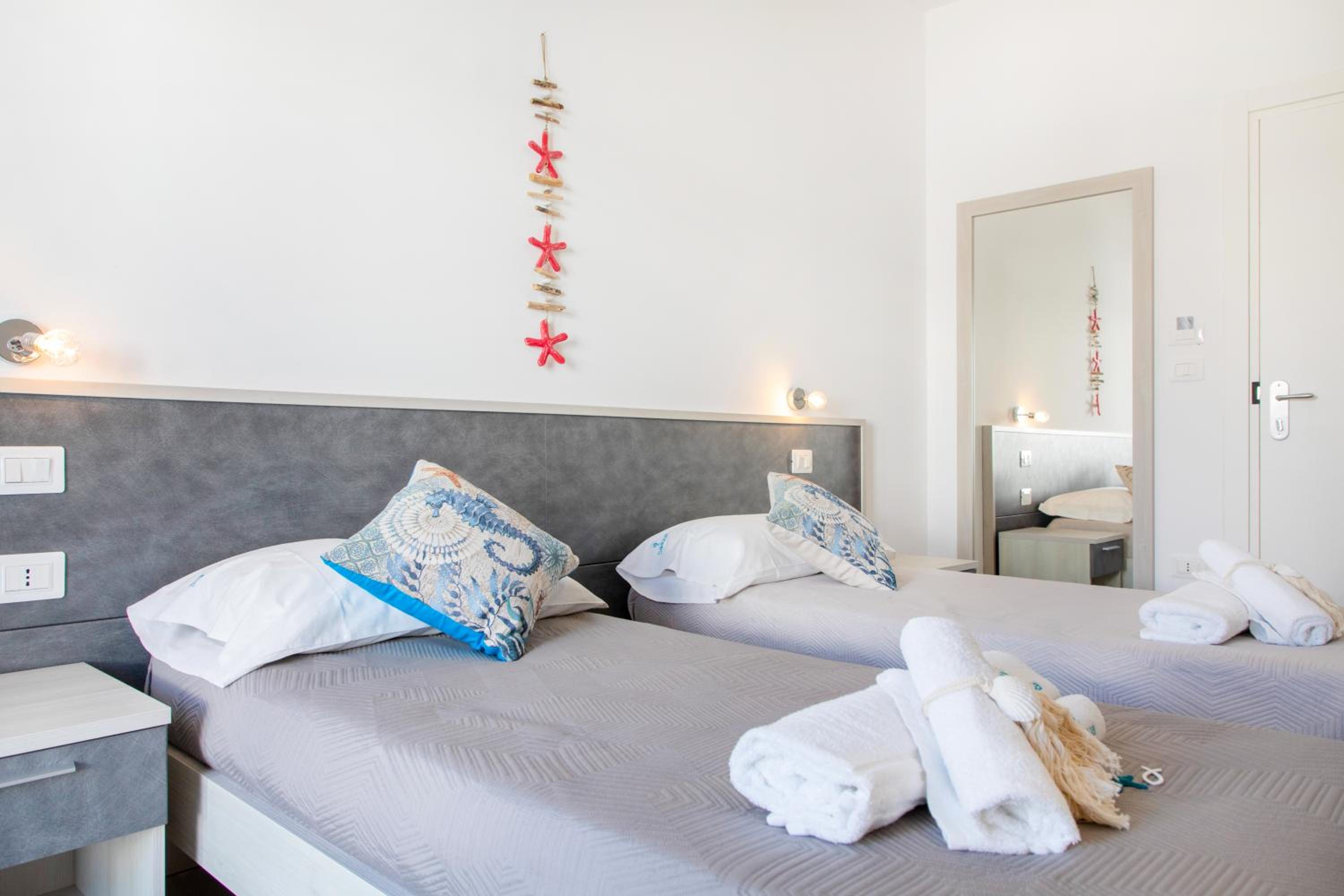 Twin Room - Photo 19