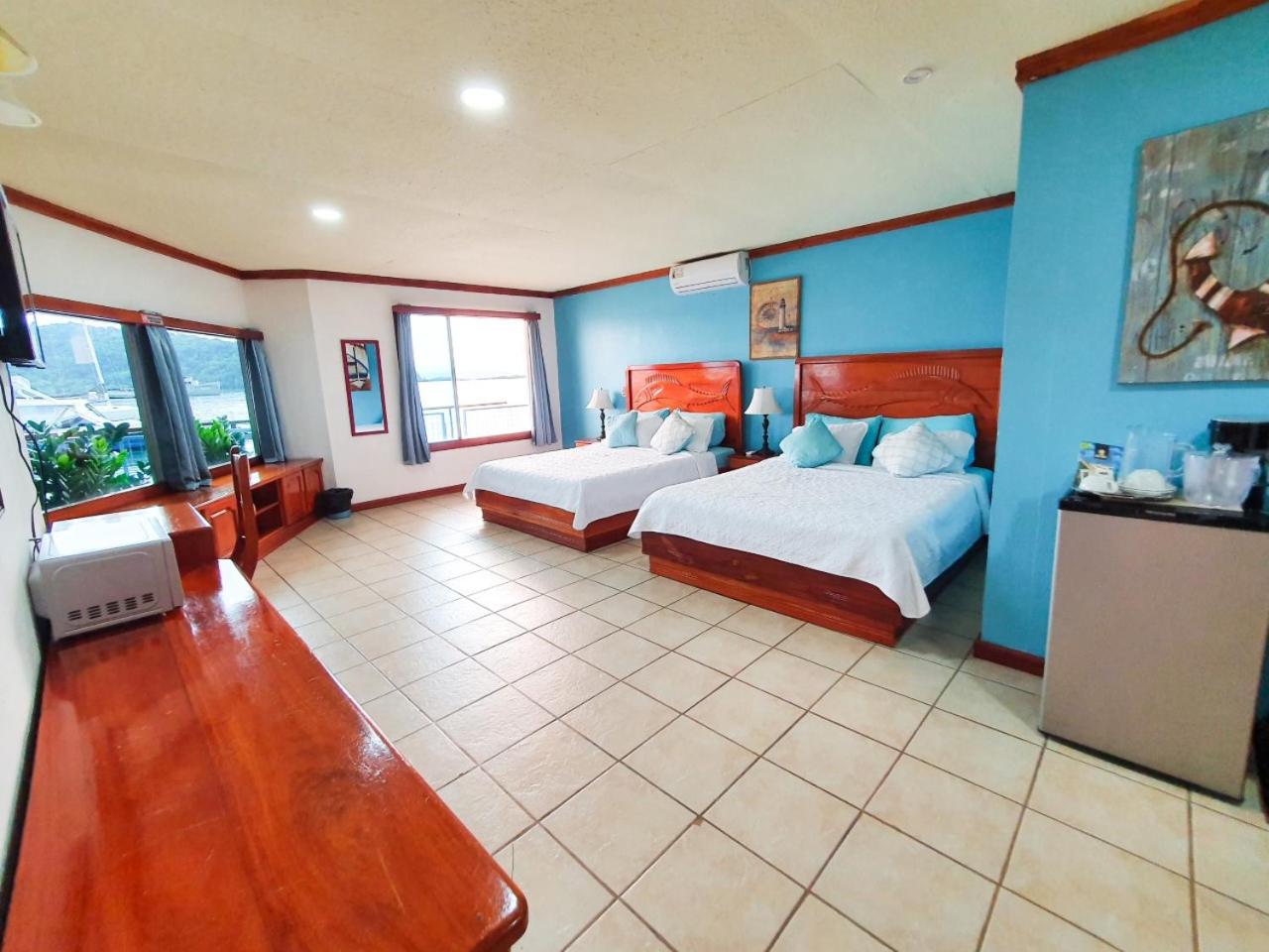 D Suite with Two Queen Beds photo 3