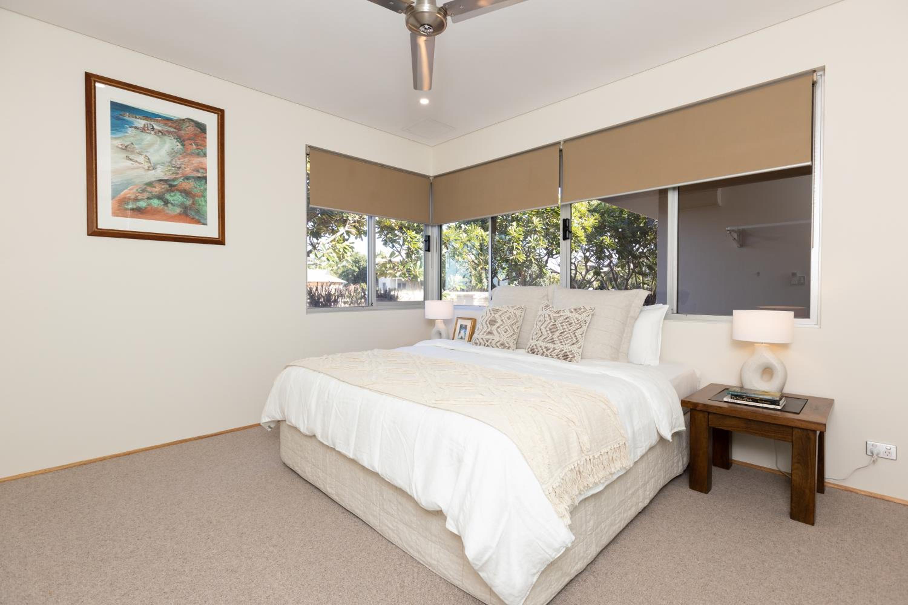Five-Bedroom House photo 3