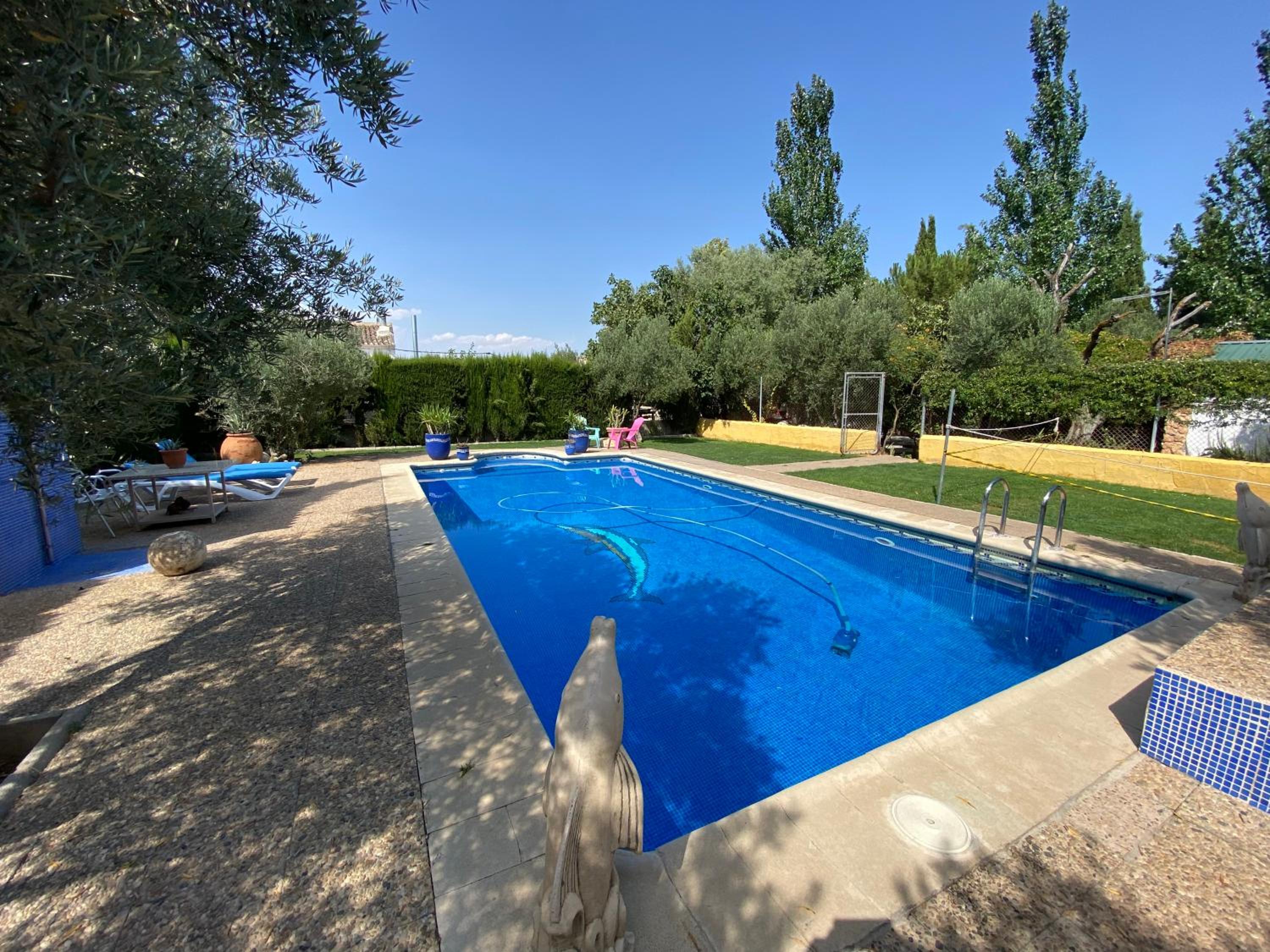 Seven-Bedroom House - Photo 15