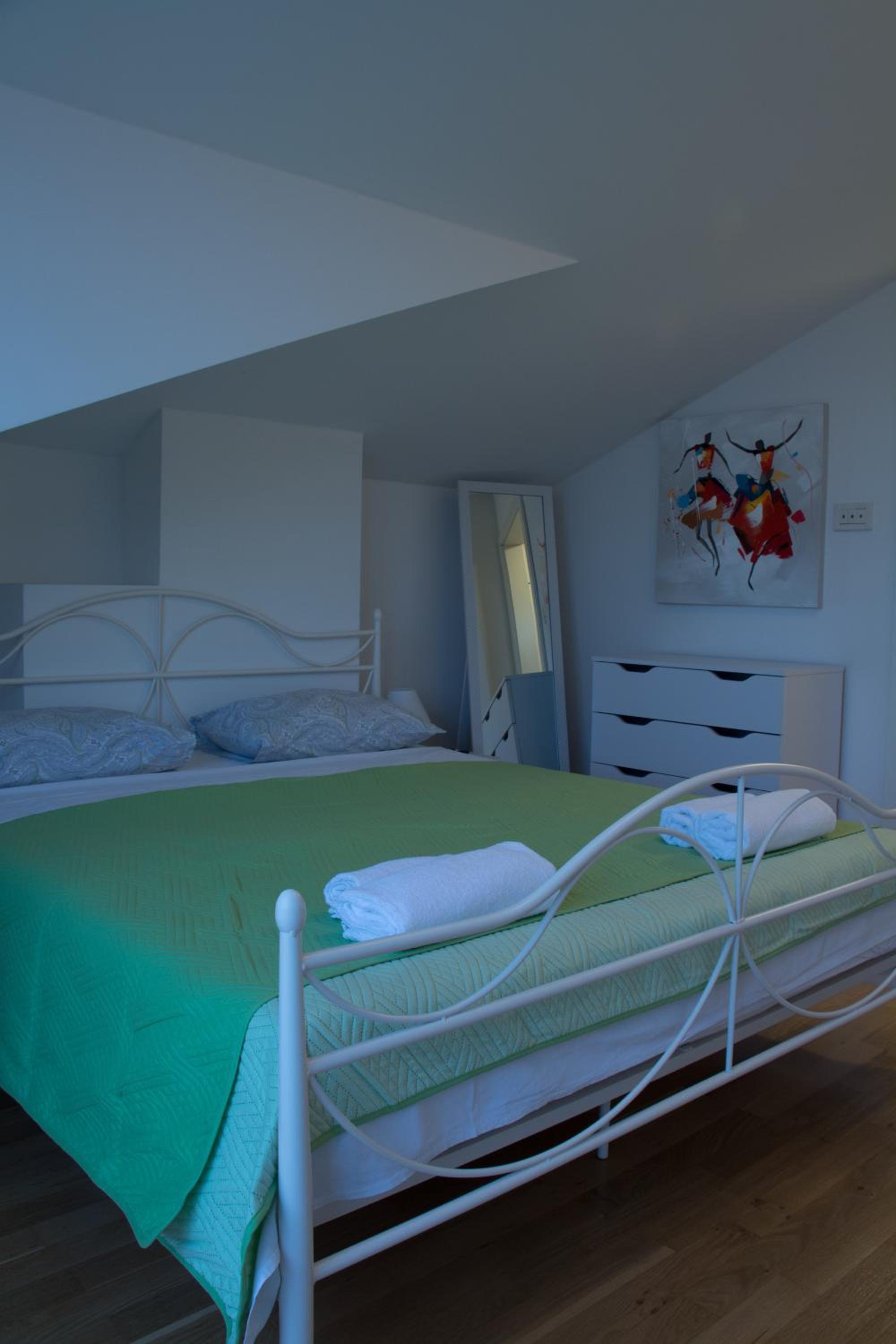 Two-Bedroom Apartment - Photo 18