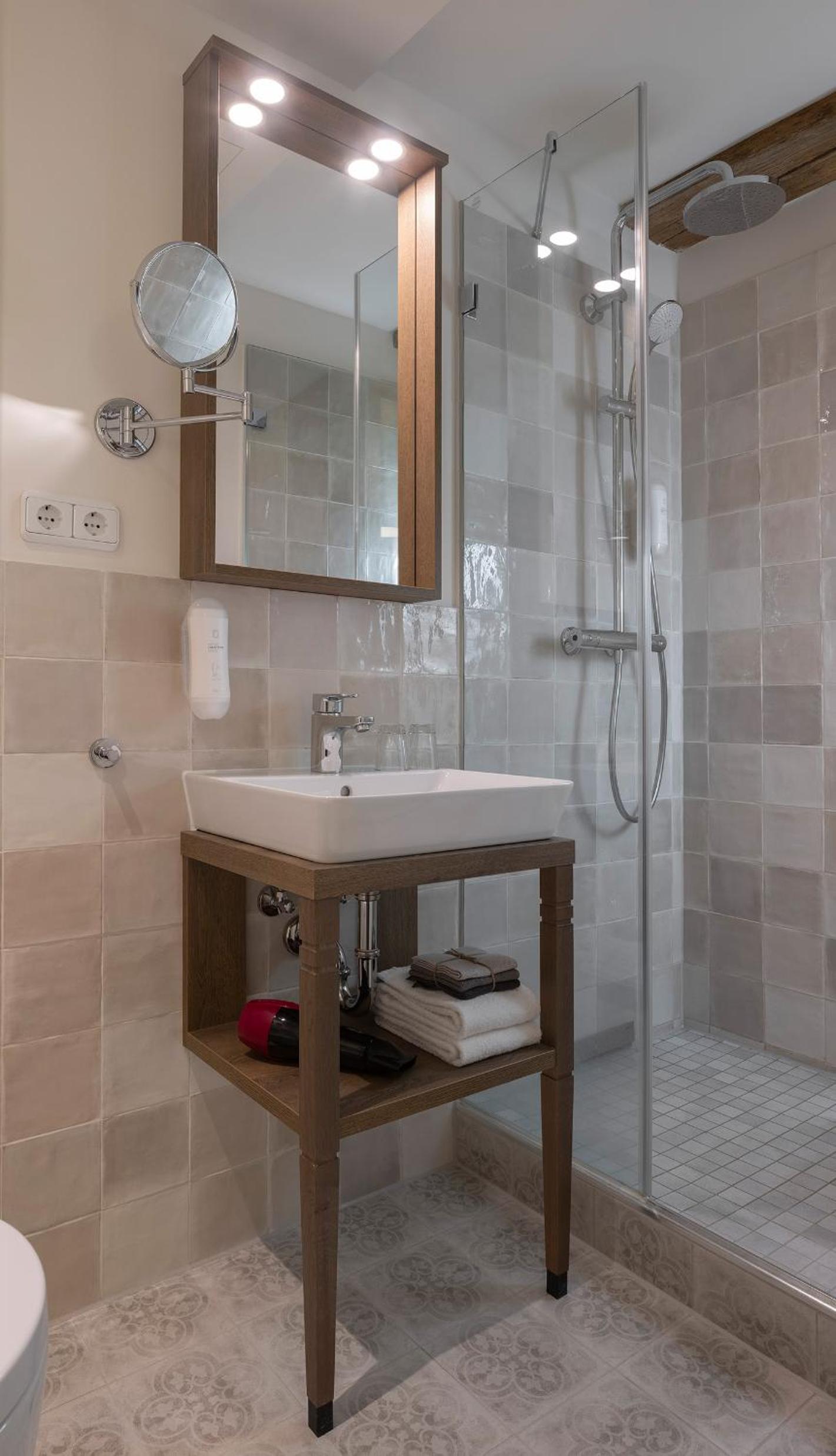 Suite with Terrace - Photo 8