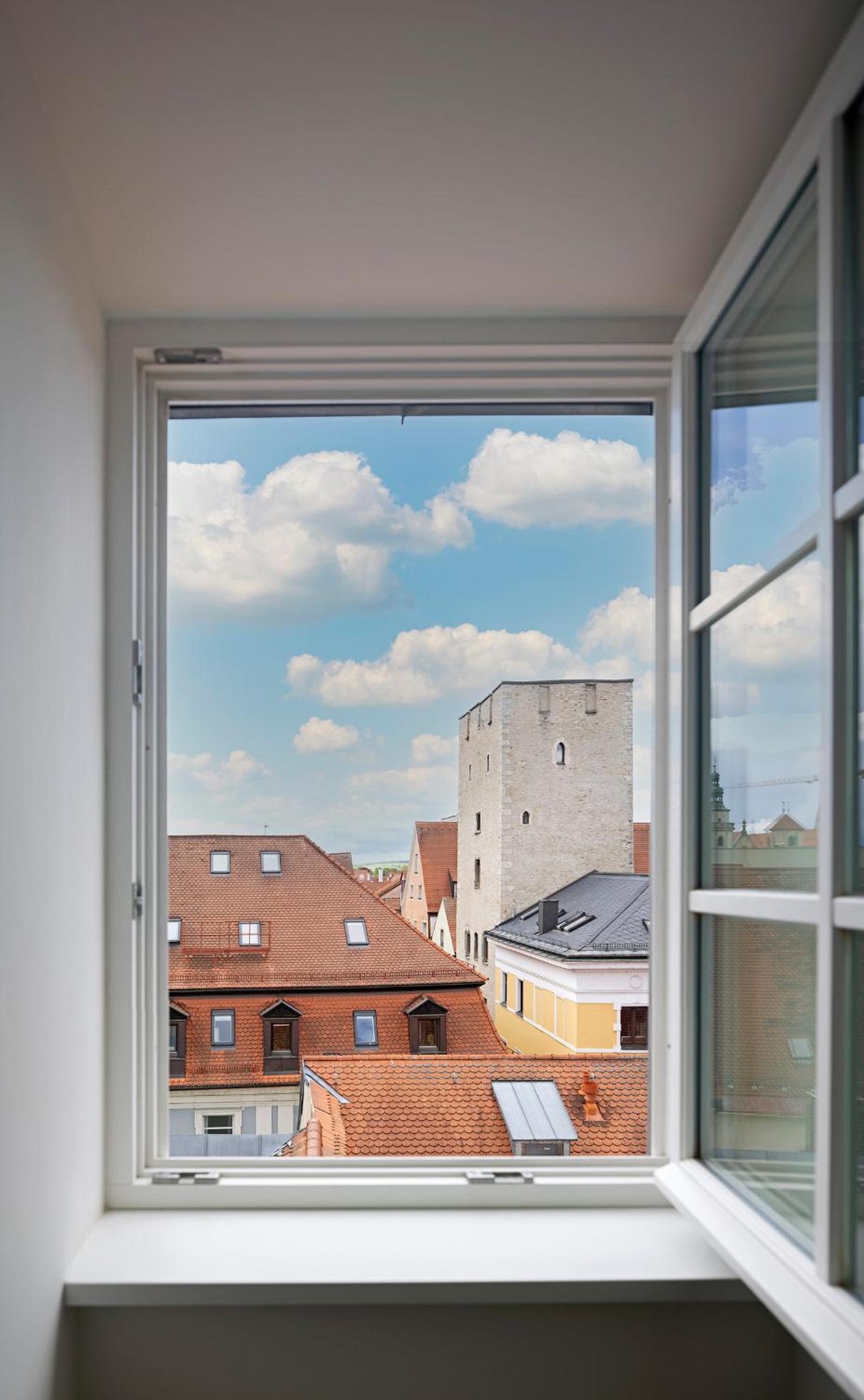 Suite - Photo 2