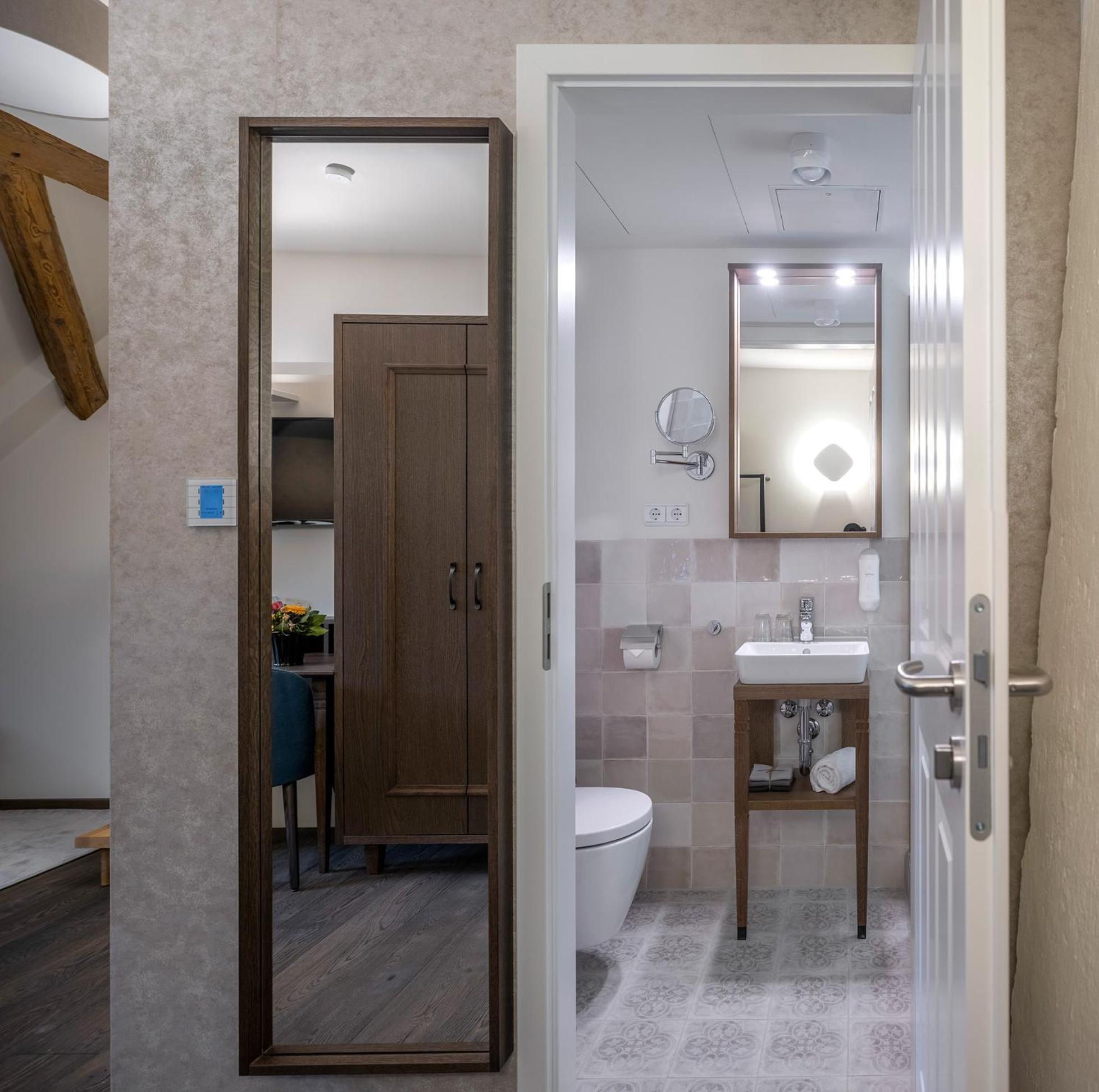 Suite - Photo 5