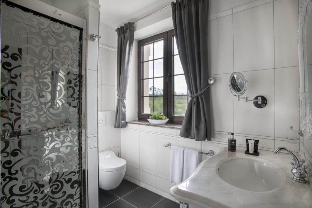 King Room with Spa Bath - Photo 2