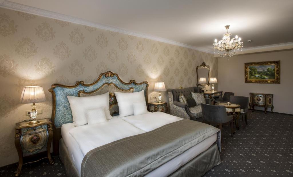 Superior King Suite photo 3