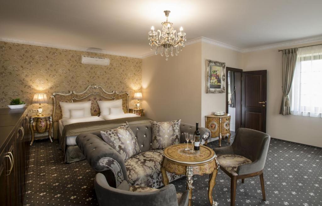 Double Room - Photo 2