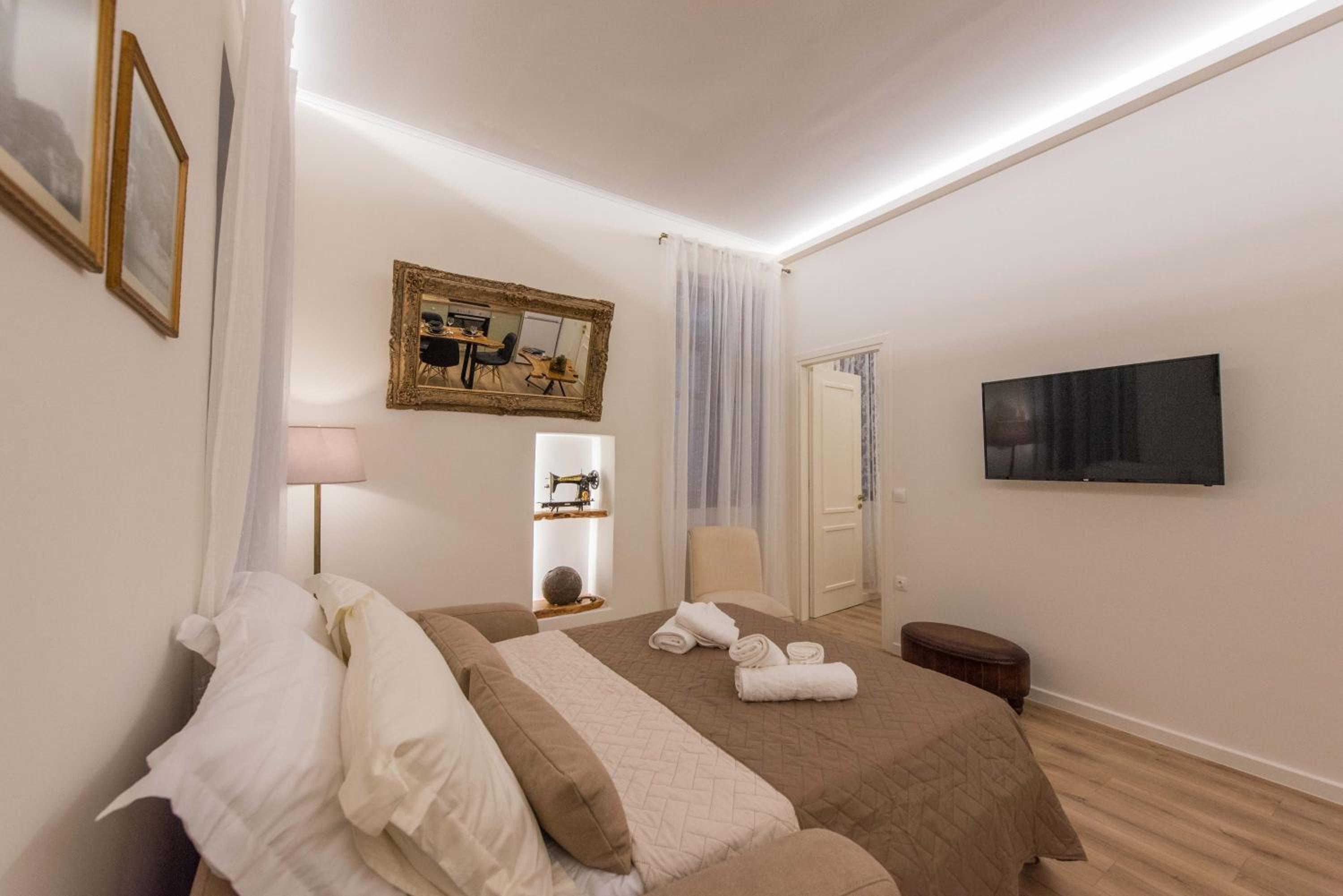 Studio Apartment - Photo 14