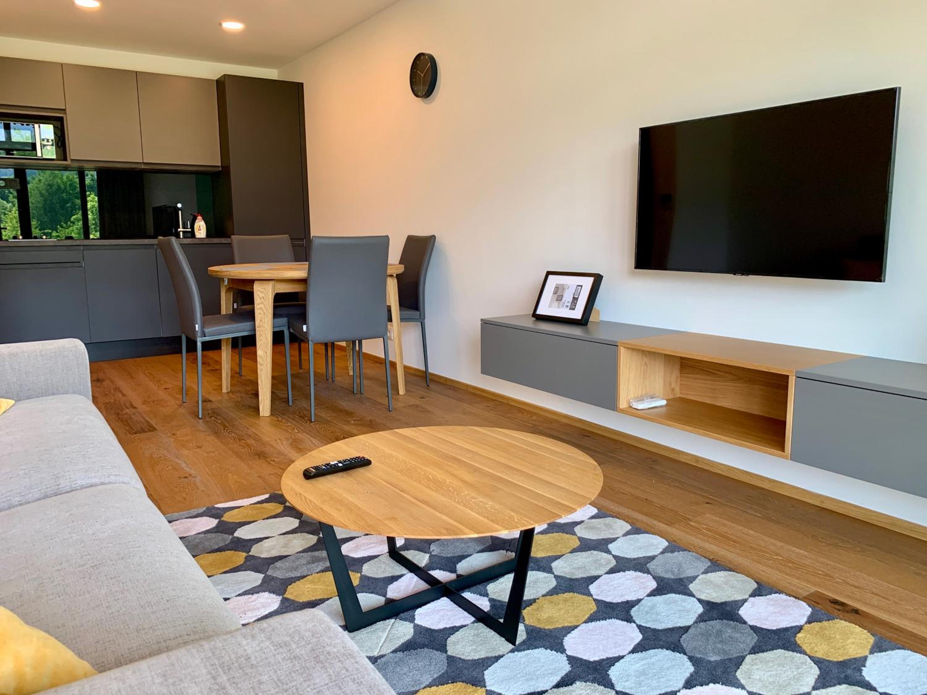 One-Bedroom Apartment photo 1