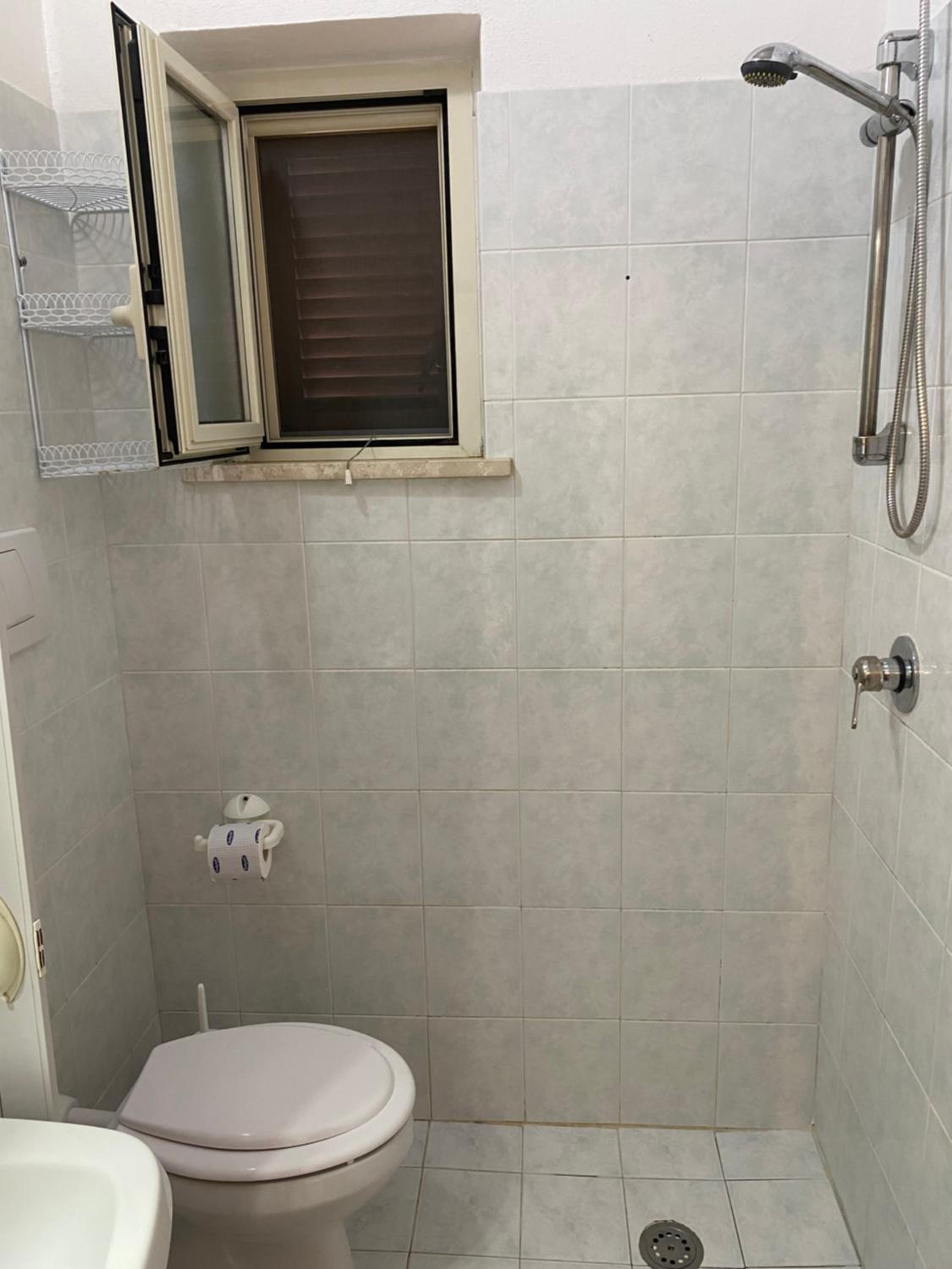 Apartment with Shower - Photo 2