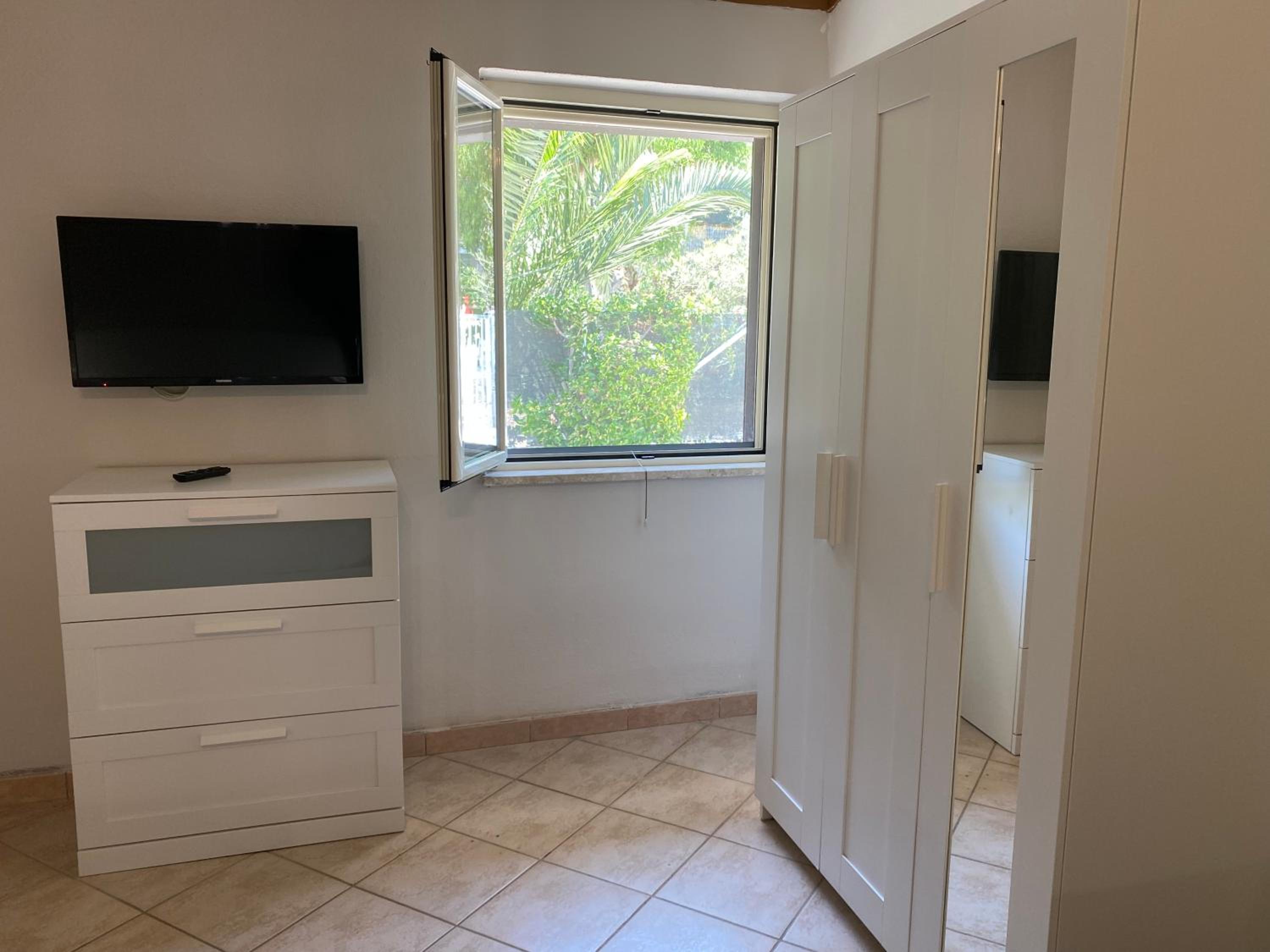 Apartment with Shower - Photo 14