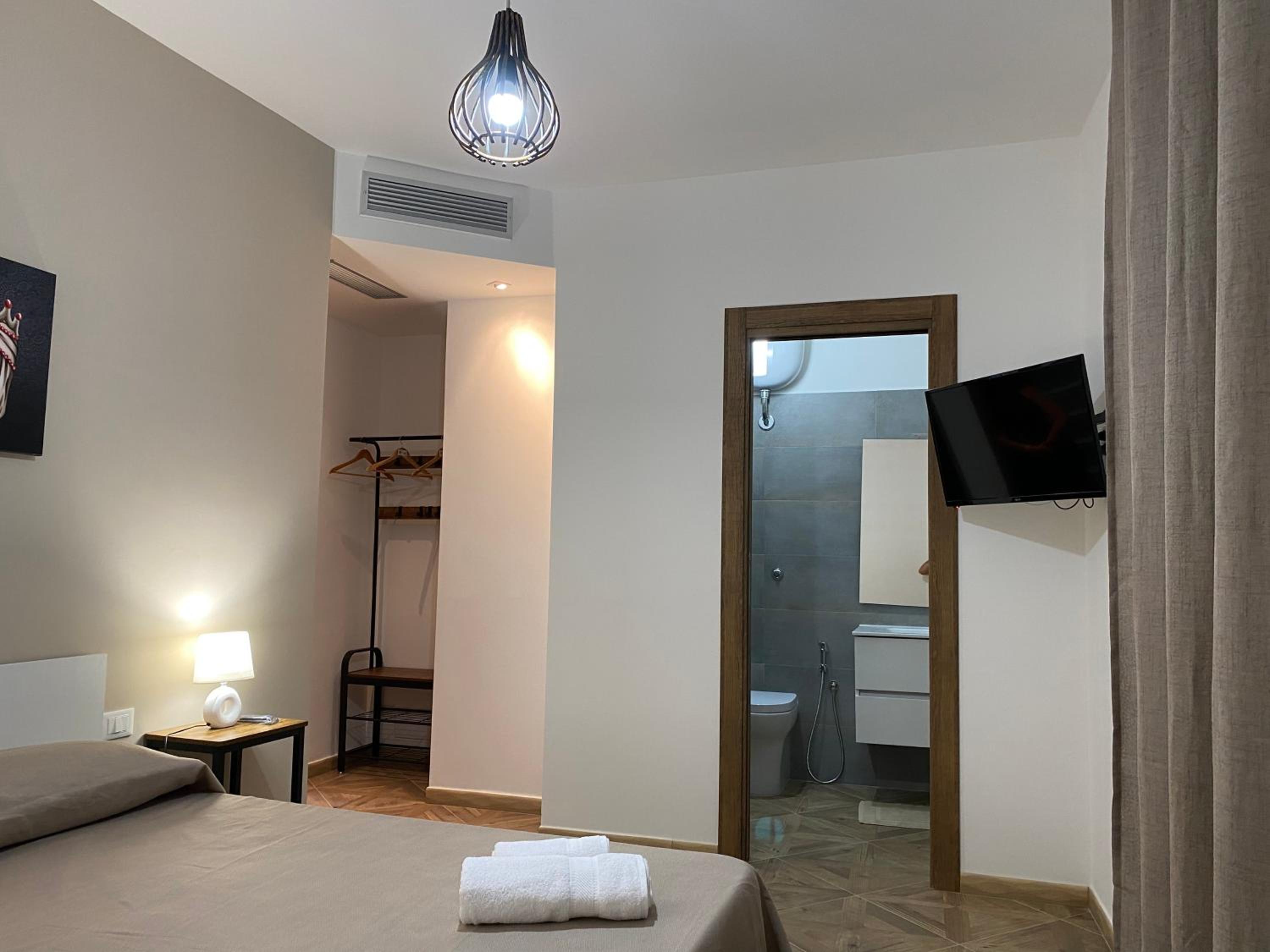 Deluxe Double Room with Balcony - Photo 1
