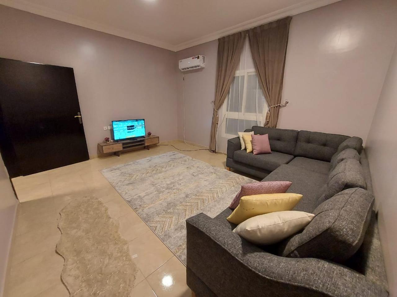 Three-Bedroom Apartment photo 2