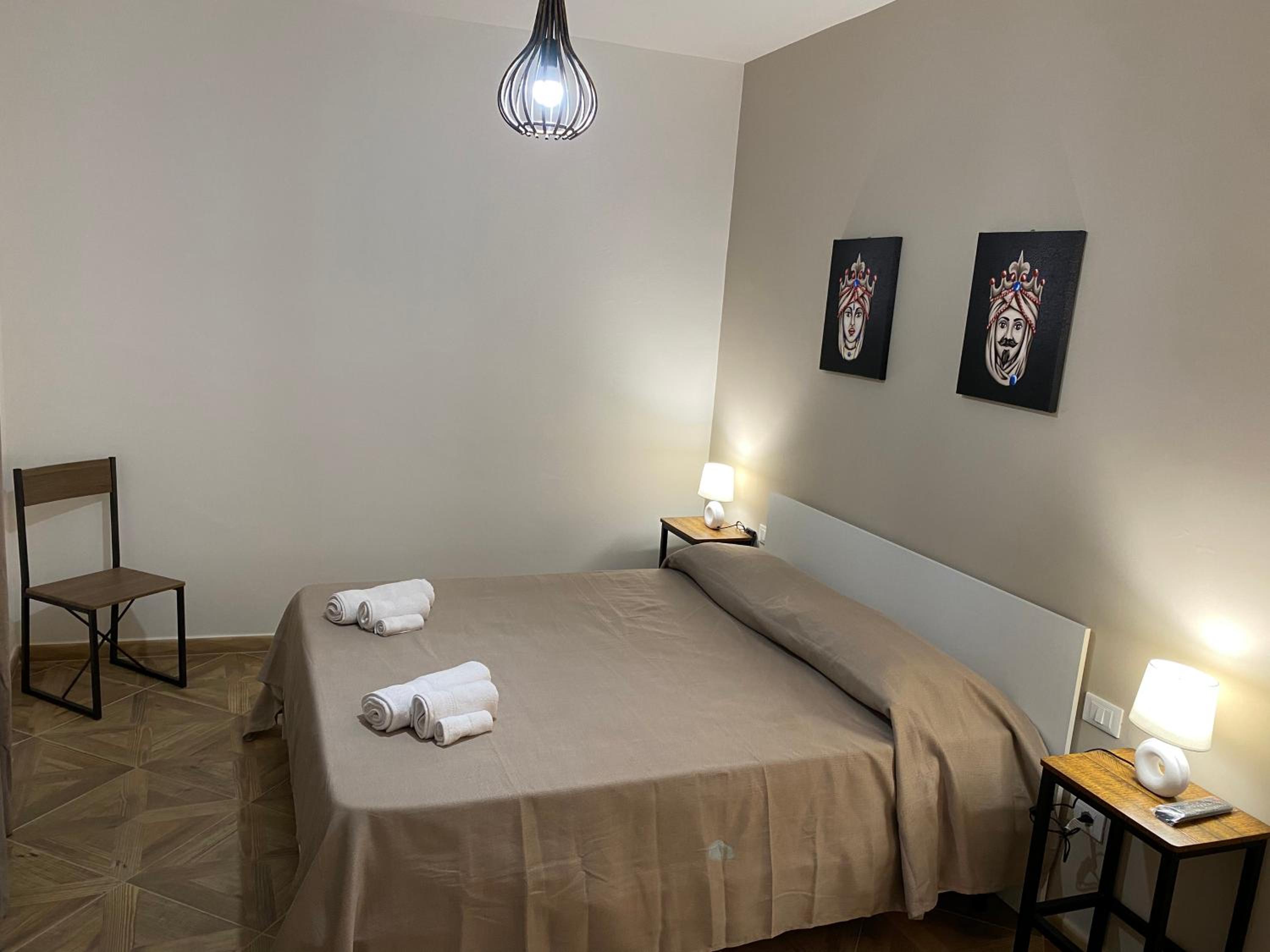 Deluxe Double Room with Balcony - Photo 4