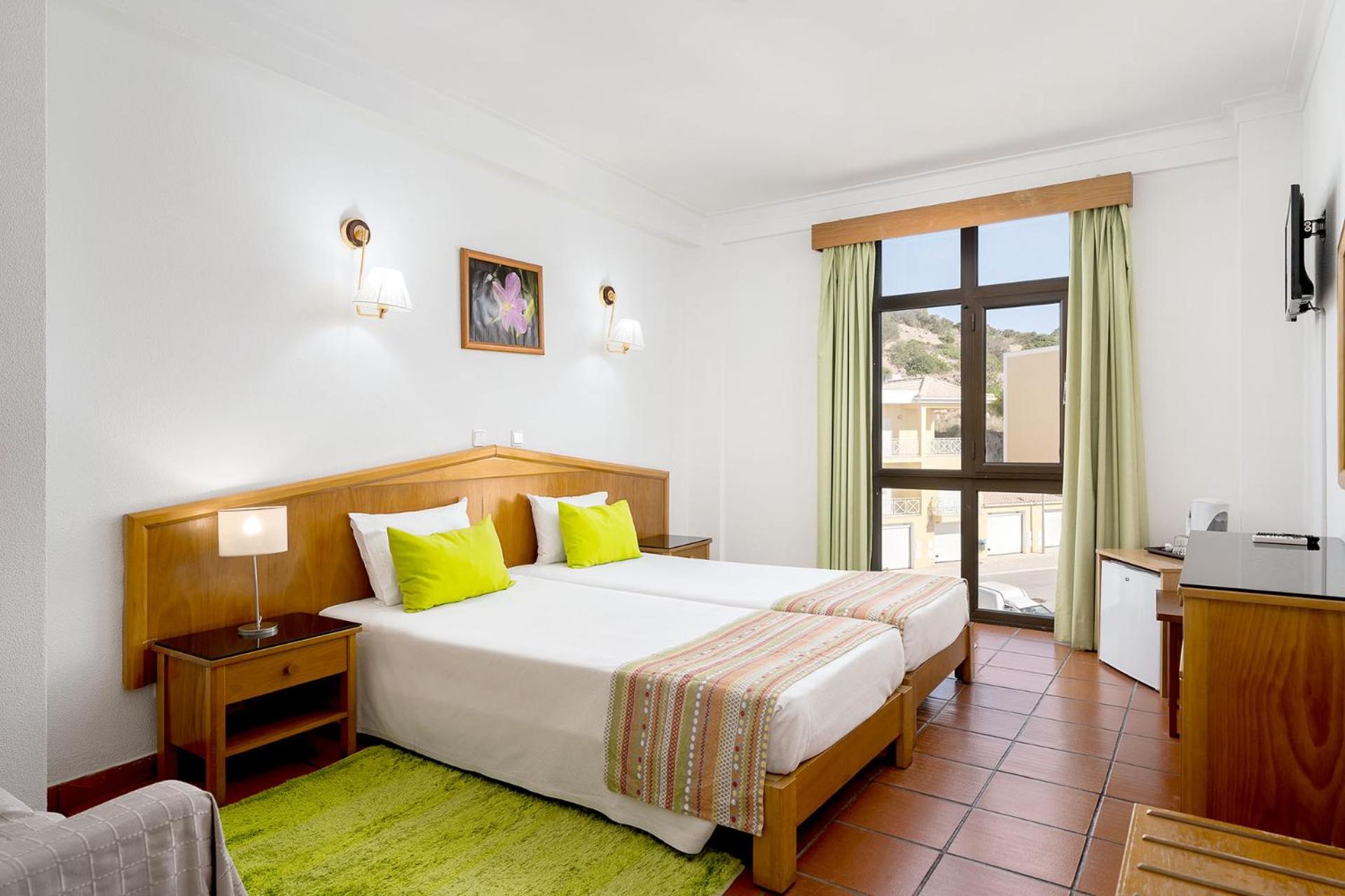 Standard Double or Twin Room - Photo 7