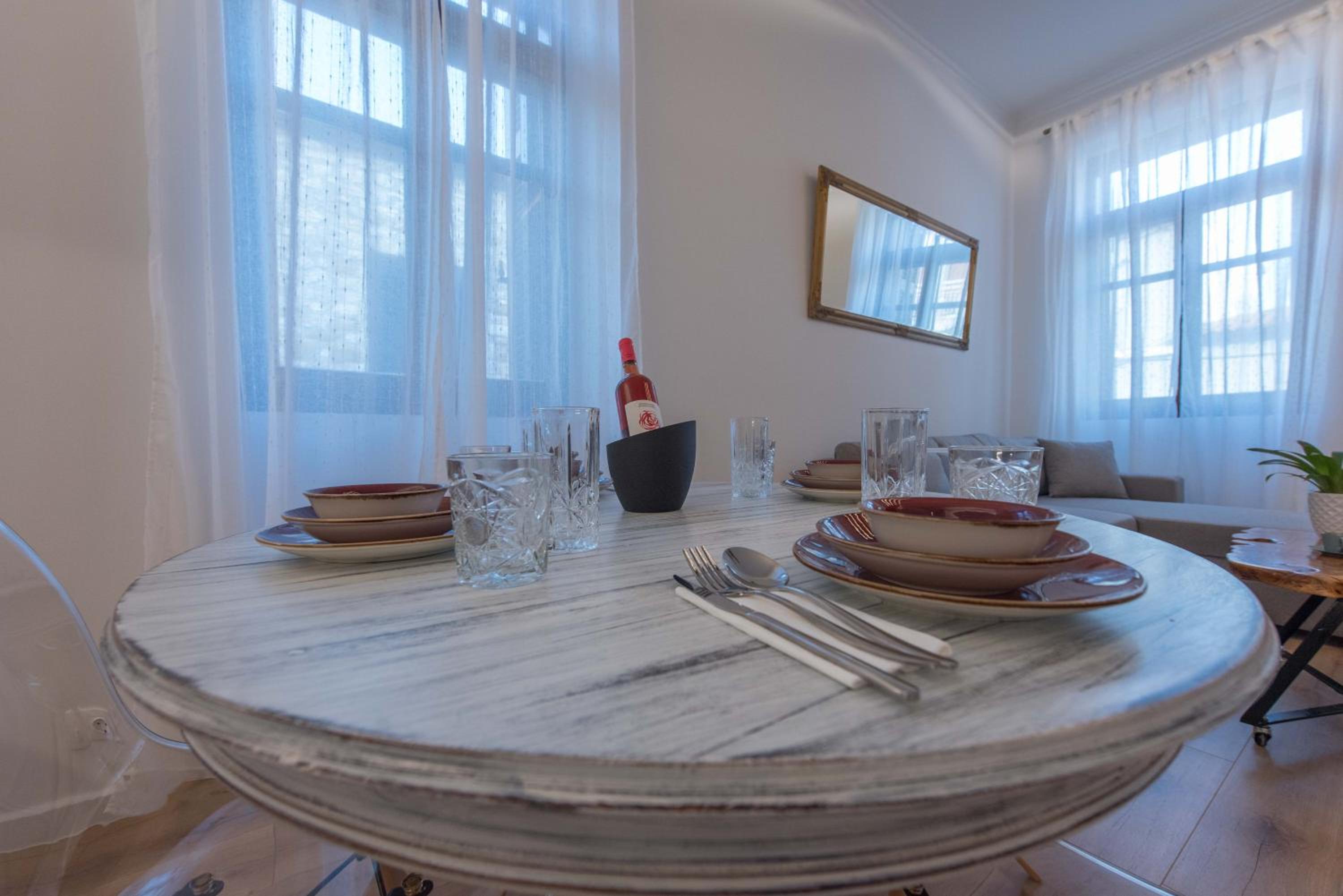 Studio Apartment - Photo 28