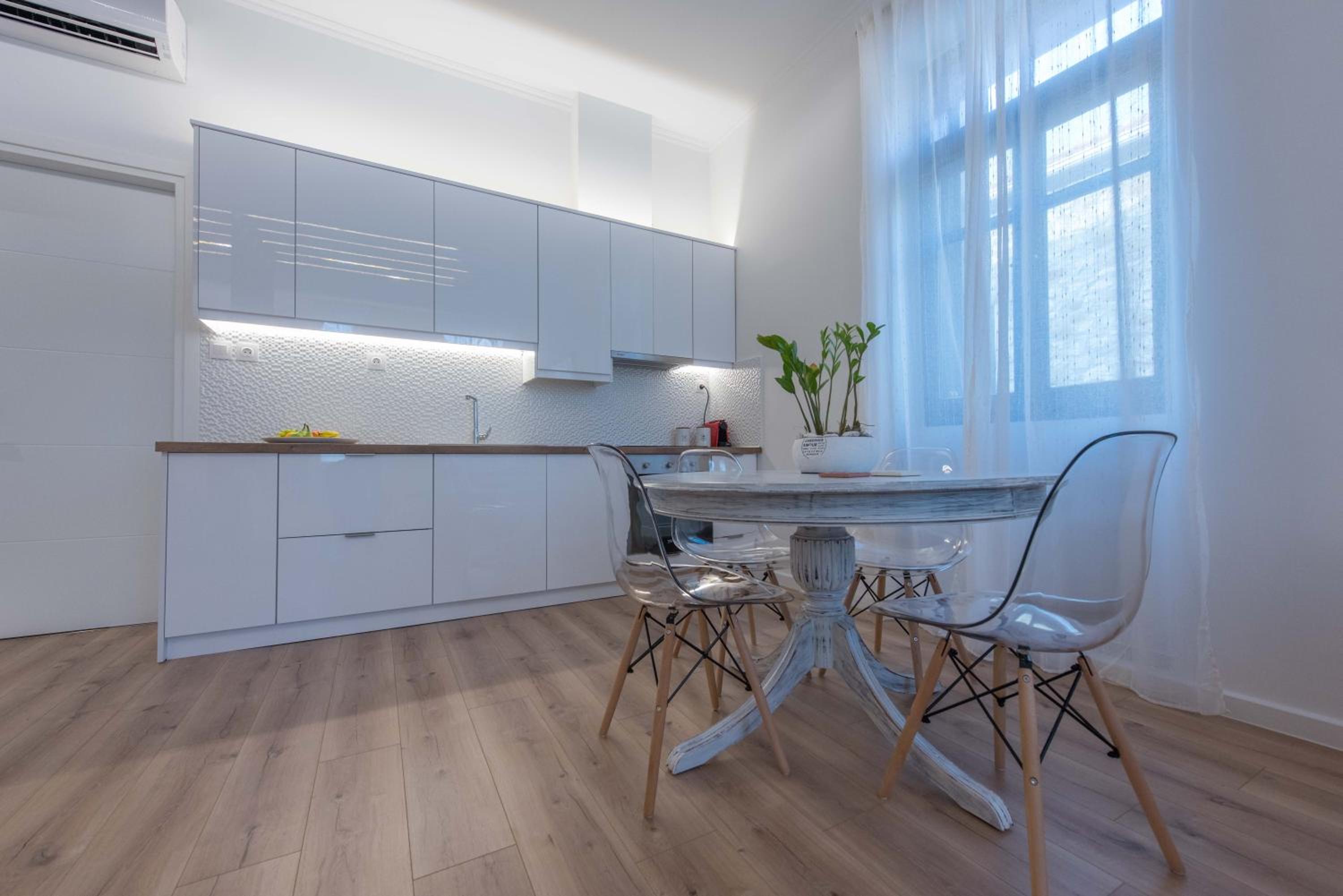 Studio Apartment - Photo 13