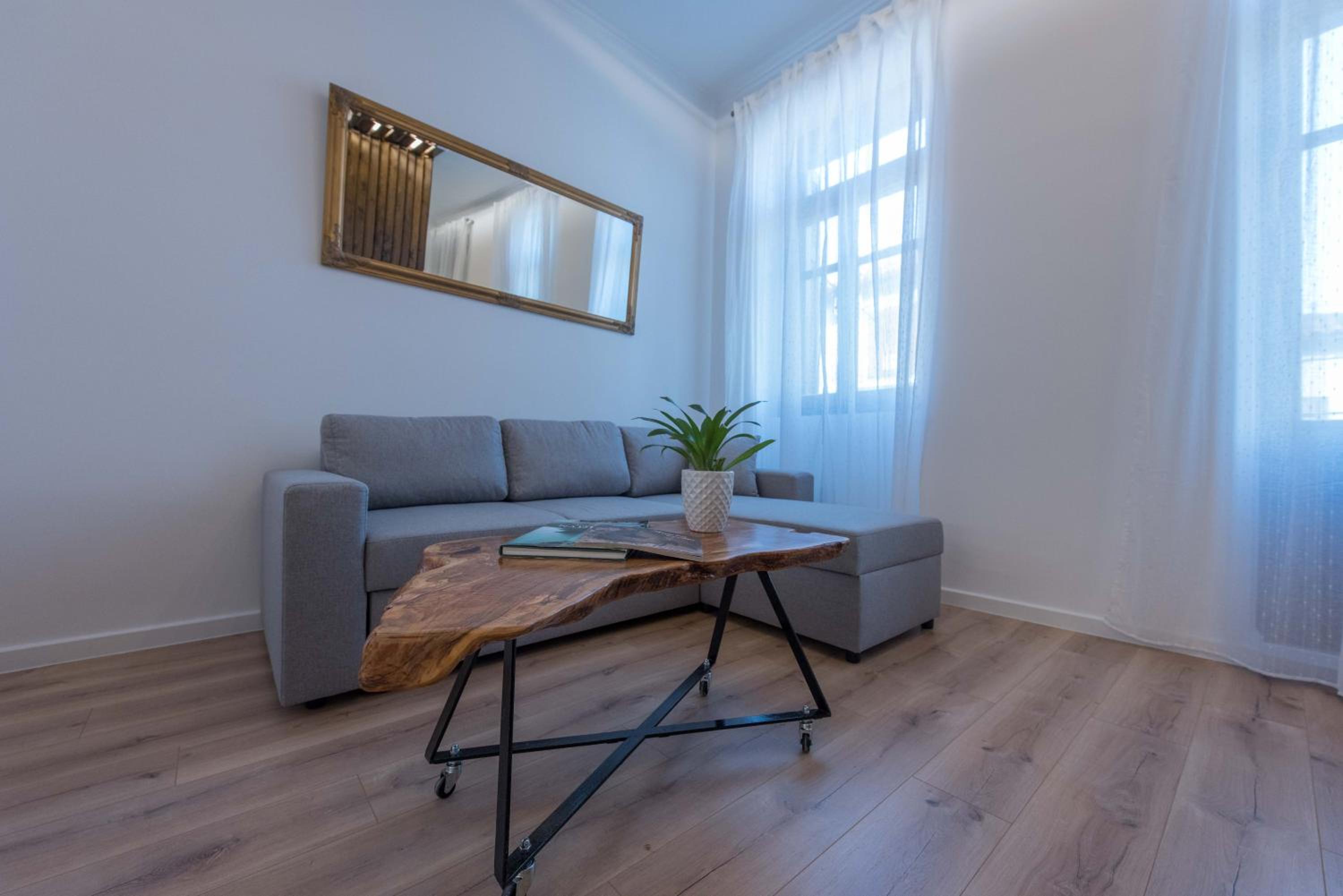 Studio Apartment - Photo 36