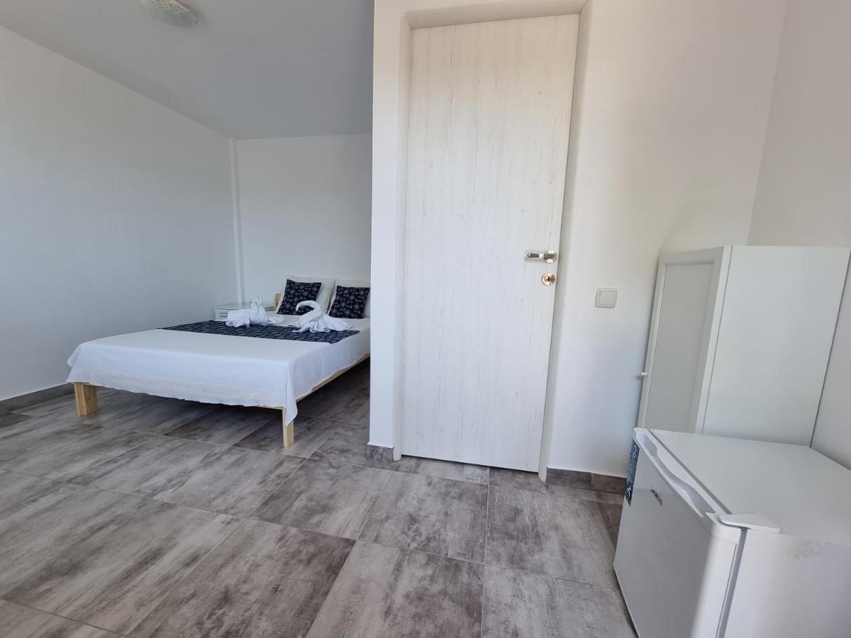 Deluxe Double Room - Photo 9