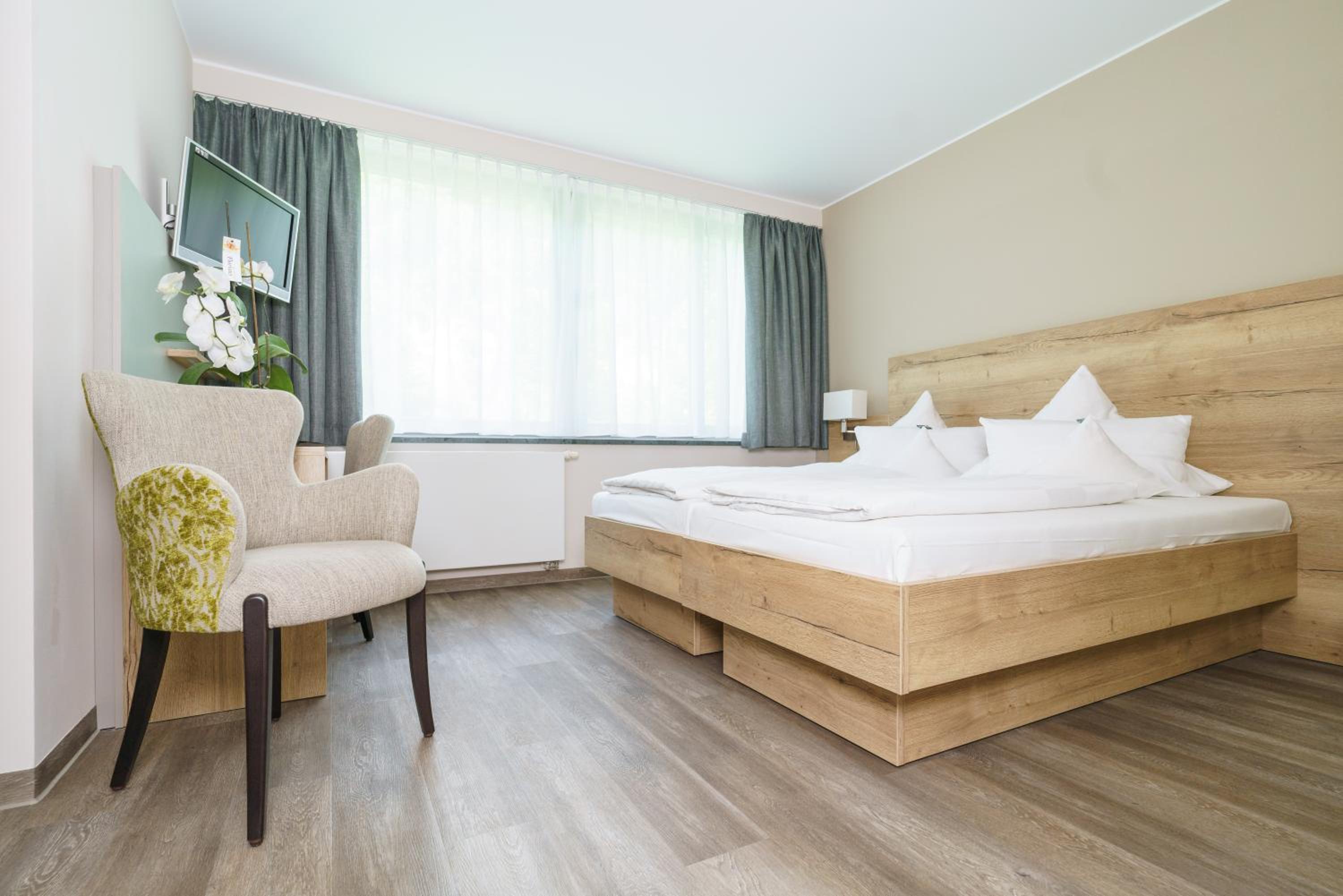 Large Double or Twin Room photo 2