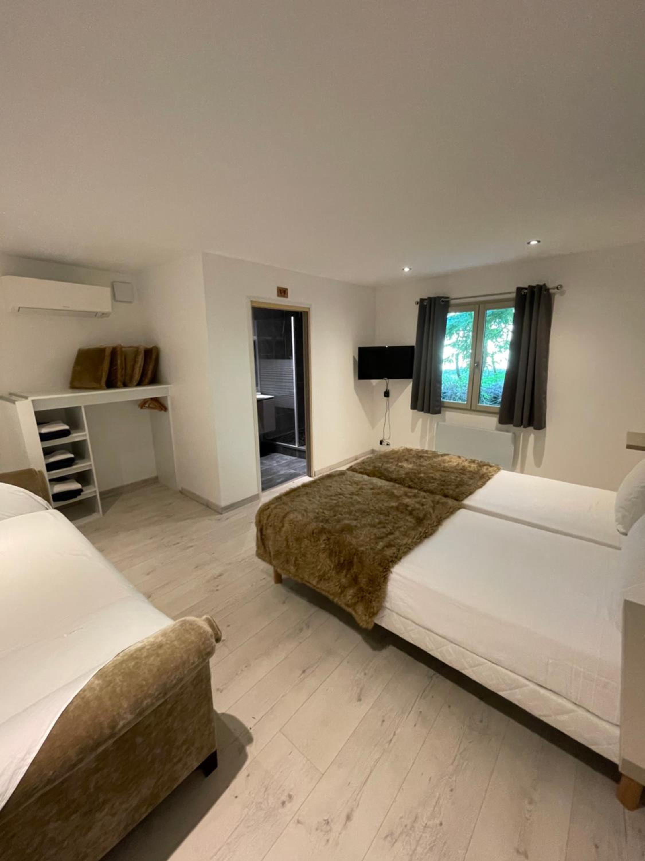 Deluxe Triple Room - Photo 2